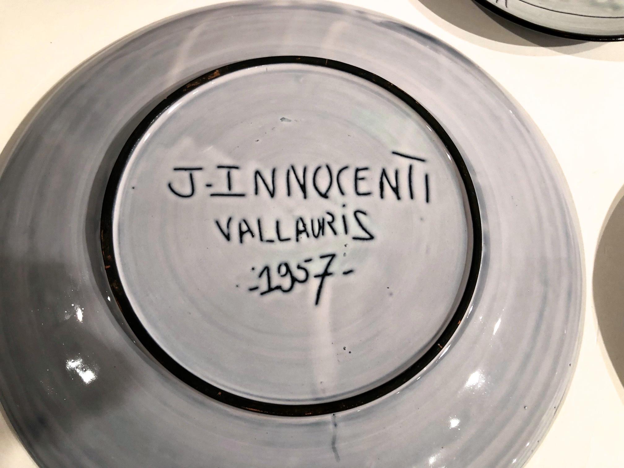 Keramik-Set aus 7 Tellern, signiert von Jacques Innocenti, Vallauris, 1957 im Zustand „Gut“ im Angebot in Paris, FR