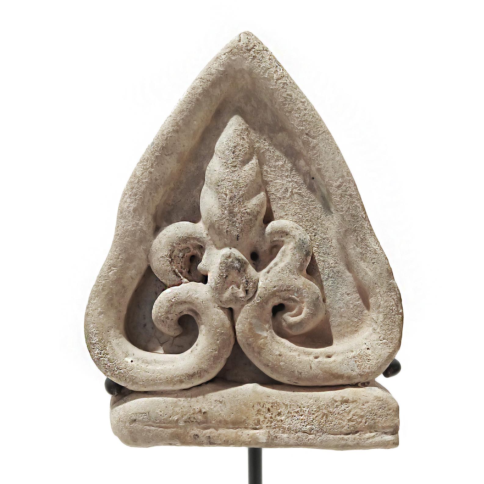 Ceramic Shield Ornament from Thailand, 15th-16th Century For Sale 5