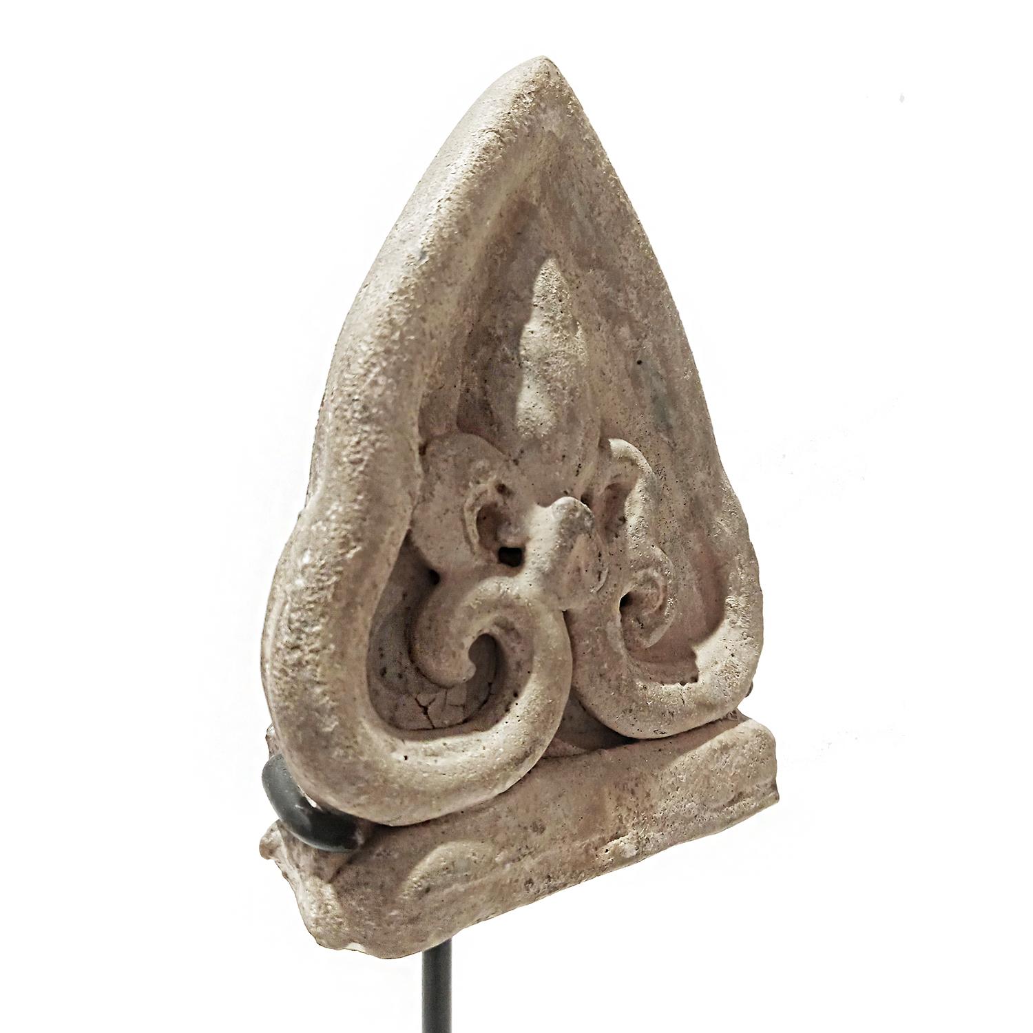 Ceramic Shield Ornament from Thailand, 15th-16th Century For Sale 6