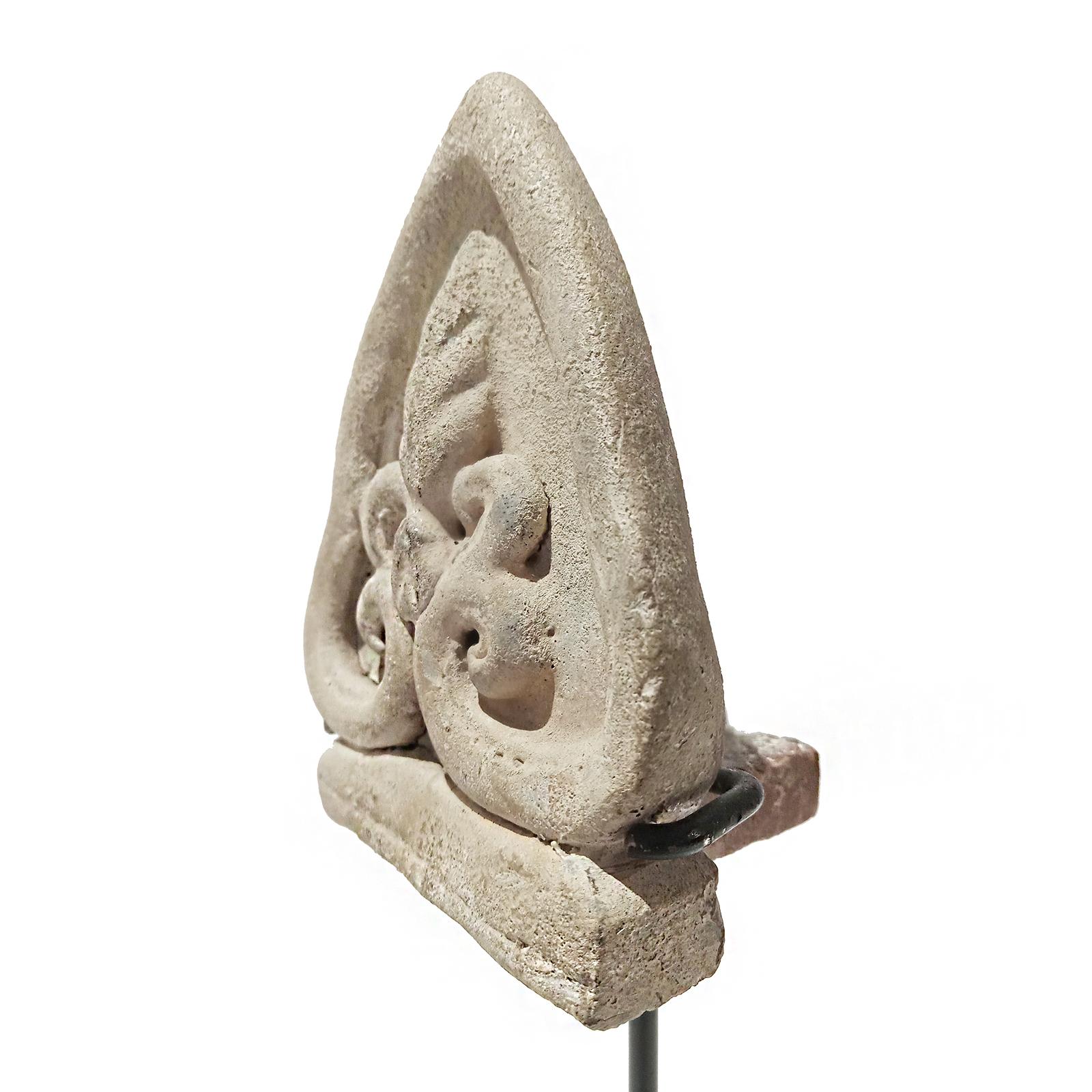 Ceramic Shield Ornament from Thailand, 15th-16th Century For Sale 7