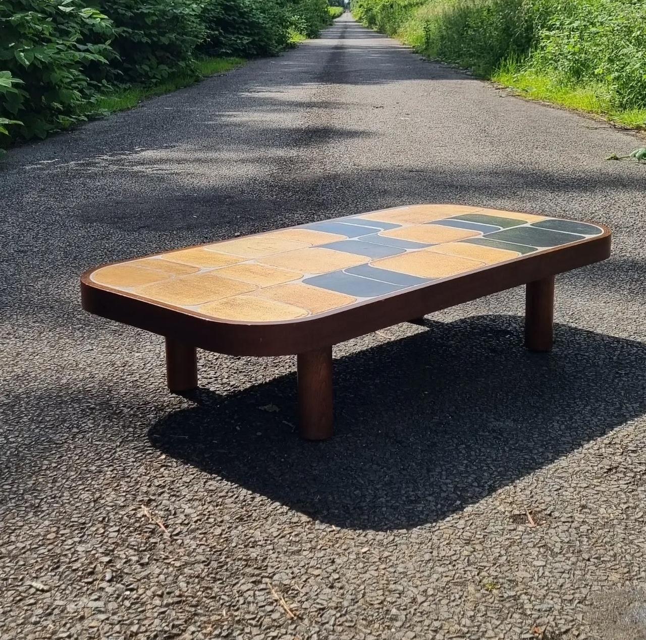 Table basse de Roger Capron
Modèle Shogun, grand modèle
Signé
Pieds en bois
France, Vallauris, années 1970