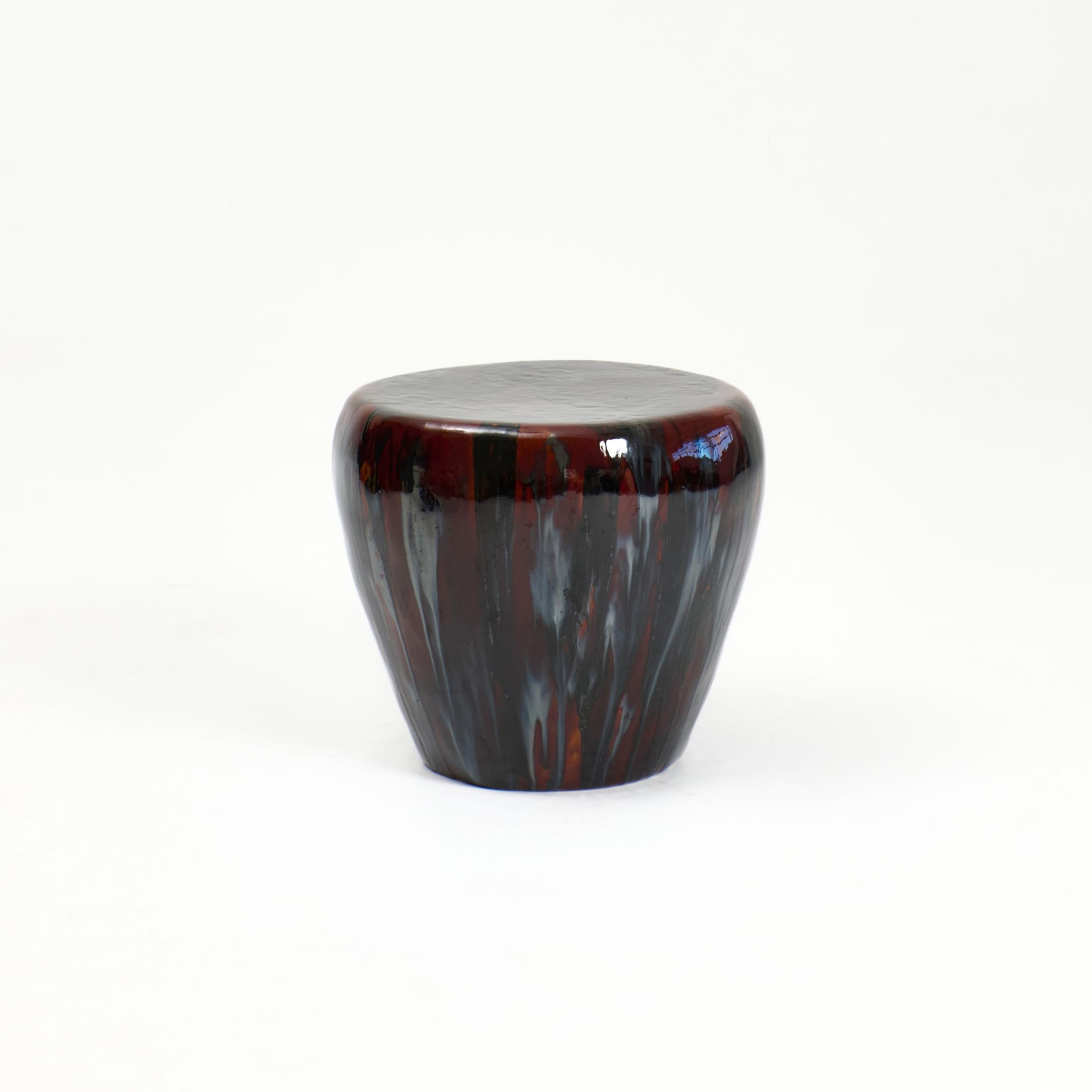 TAVOLO MEDIO IN CERAMICA, design 2025.

Tavolo in ceramica scolpito a mano dalla forma organica, realizzato nel laboratorio interno di Project 213A e rifinito con uno smalto personalizzato.
Ogni pezzo è unico a causa della sua natura artigianale, le