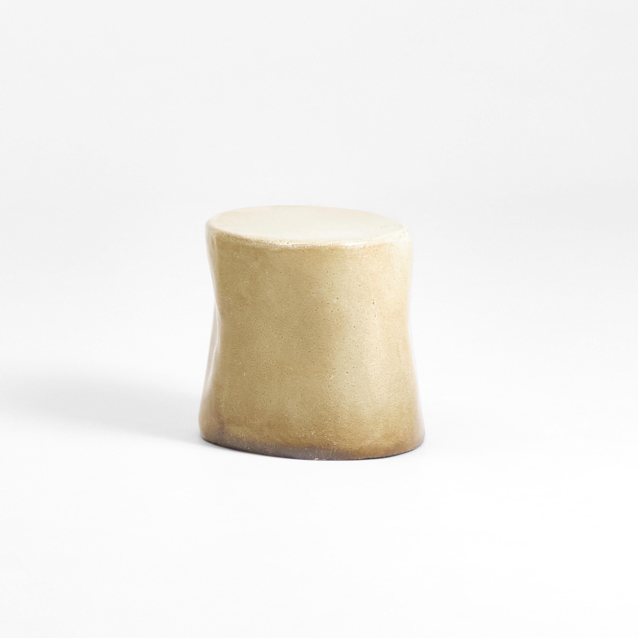 Moderno Tavolino in ceramica piccolo in vendita