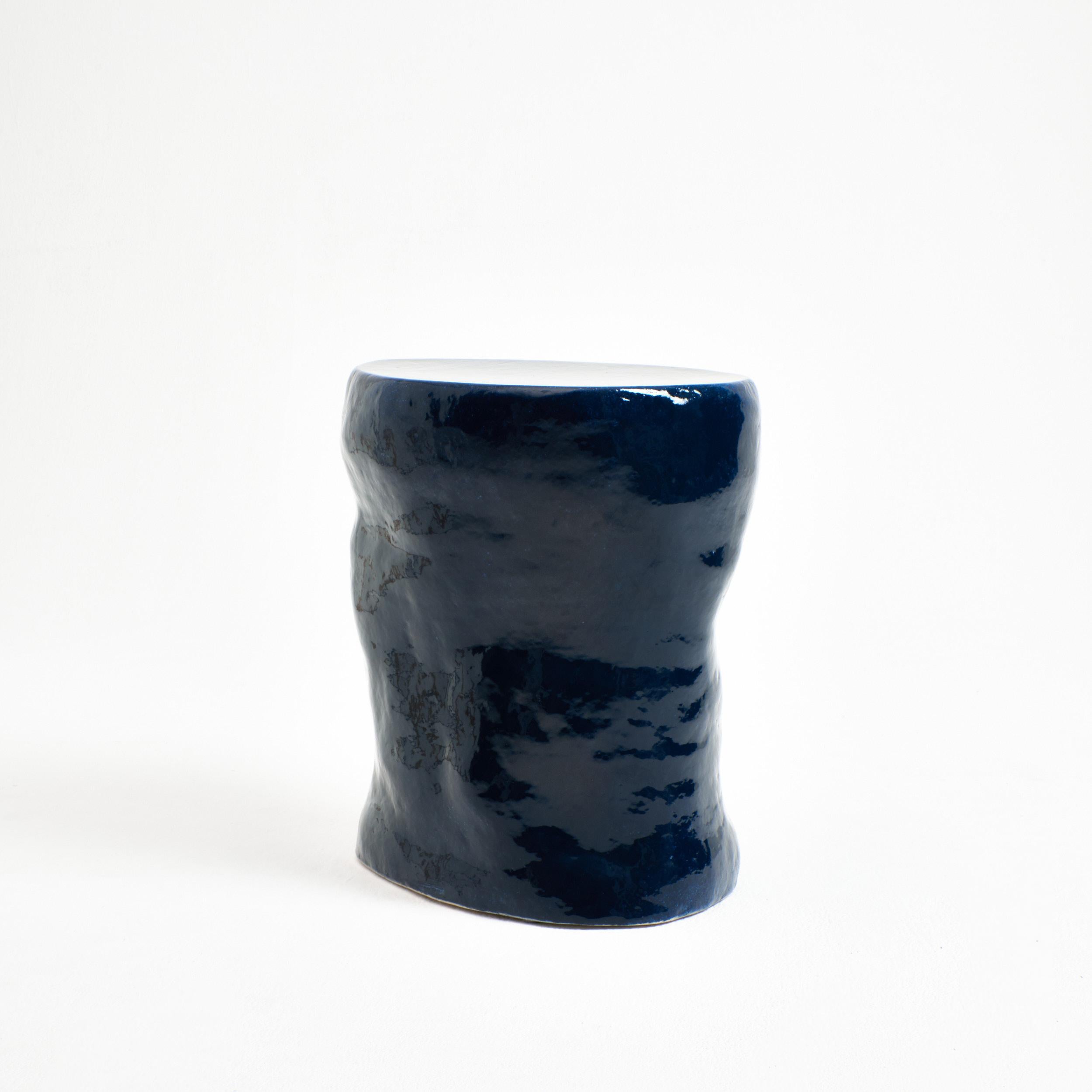 Ceramic Side Table Tall navy In New Condition For Sale In Macieira de Sarnes, PT