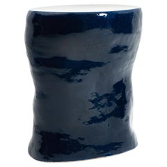 Mesa auxiliar de cerámica azul marino alta