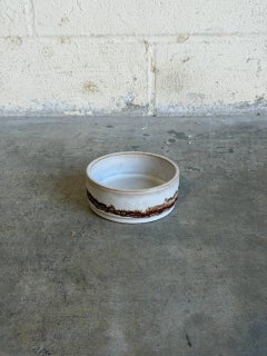 Kleine Keramikschale, weiße Glasur, braune Struktur, Tropfband, Mid-Century-Modern, 1970er Jahre