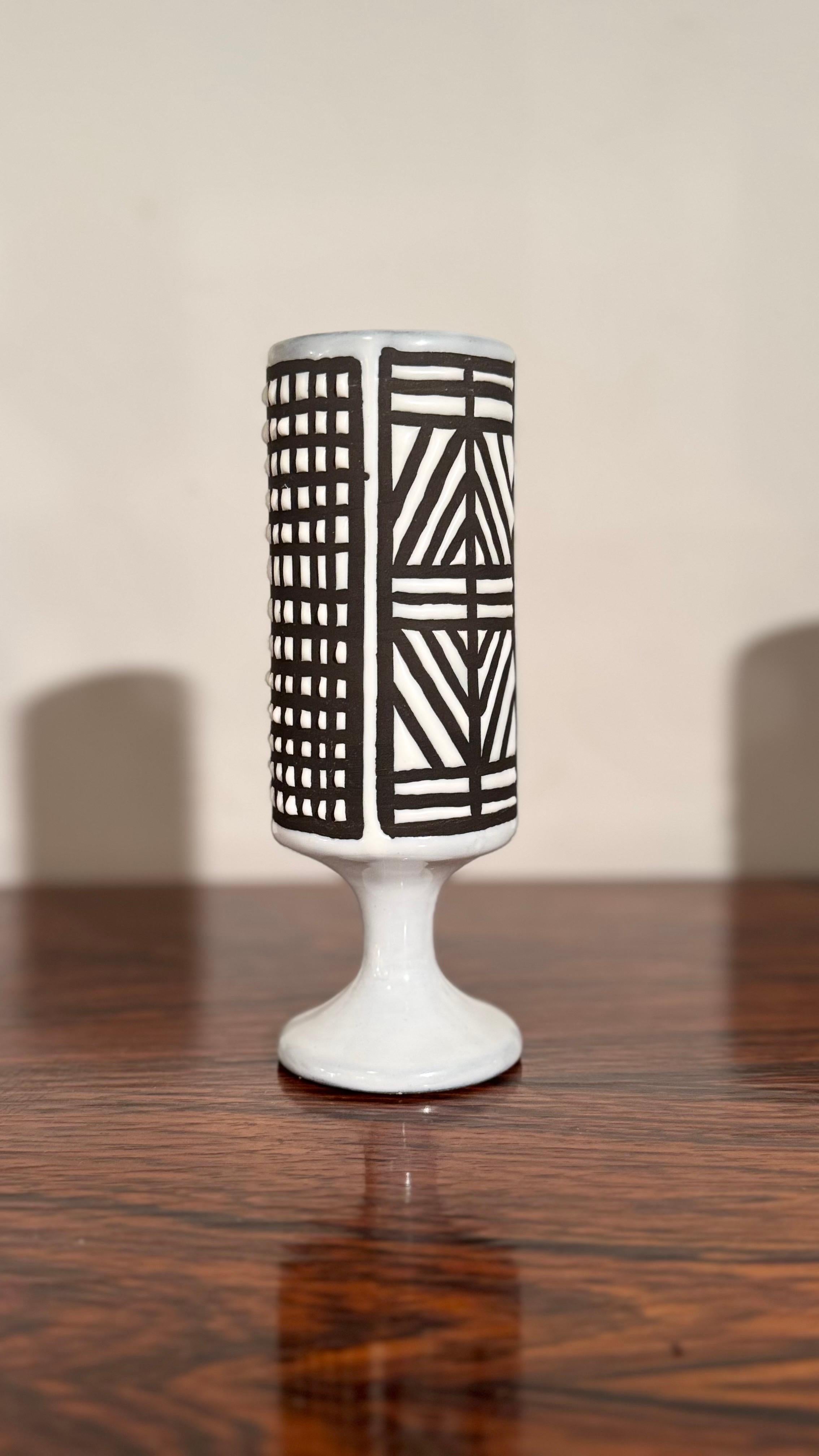 Ceramic Small Vase Black and White Graphic Geometric Design by Capron, Vallauris in vendita 6