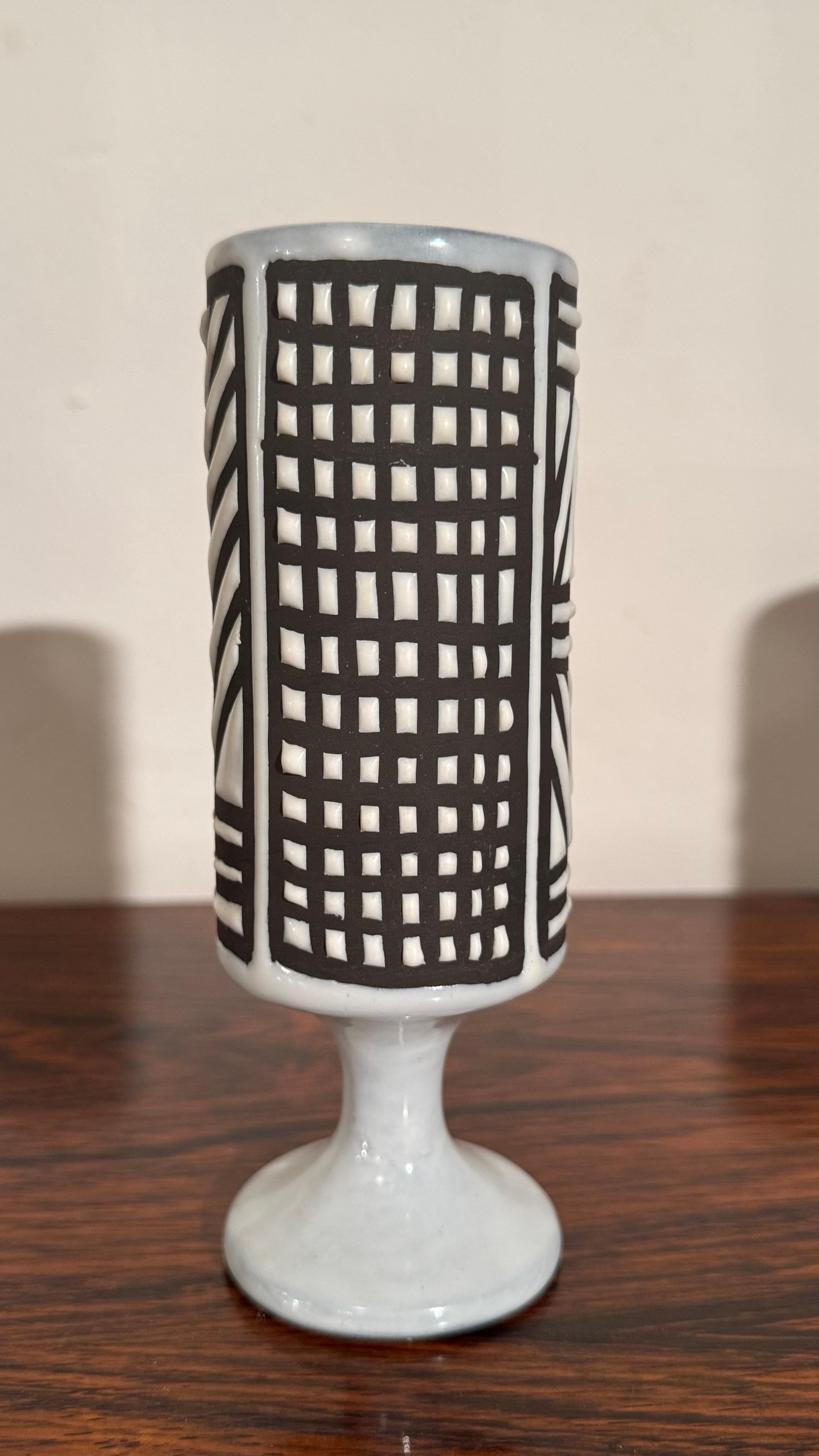 Ceramic Small Vase Black and White Graphic Geometric Design by Capron, Vallauris in vendita 7