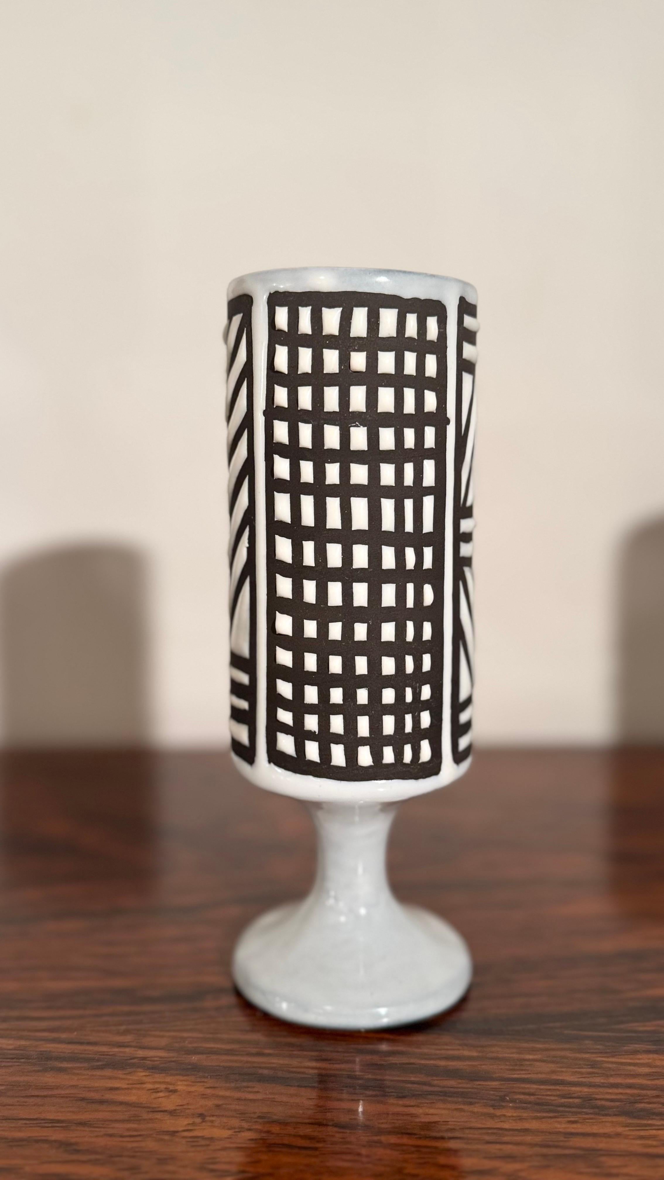 Ceramic Small Vase Black and White Graphic Geometric Design by Capron, Vallauris in vendita 1