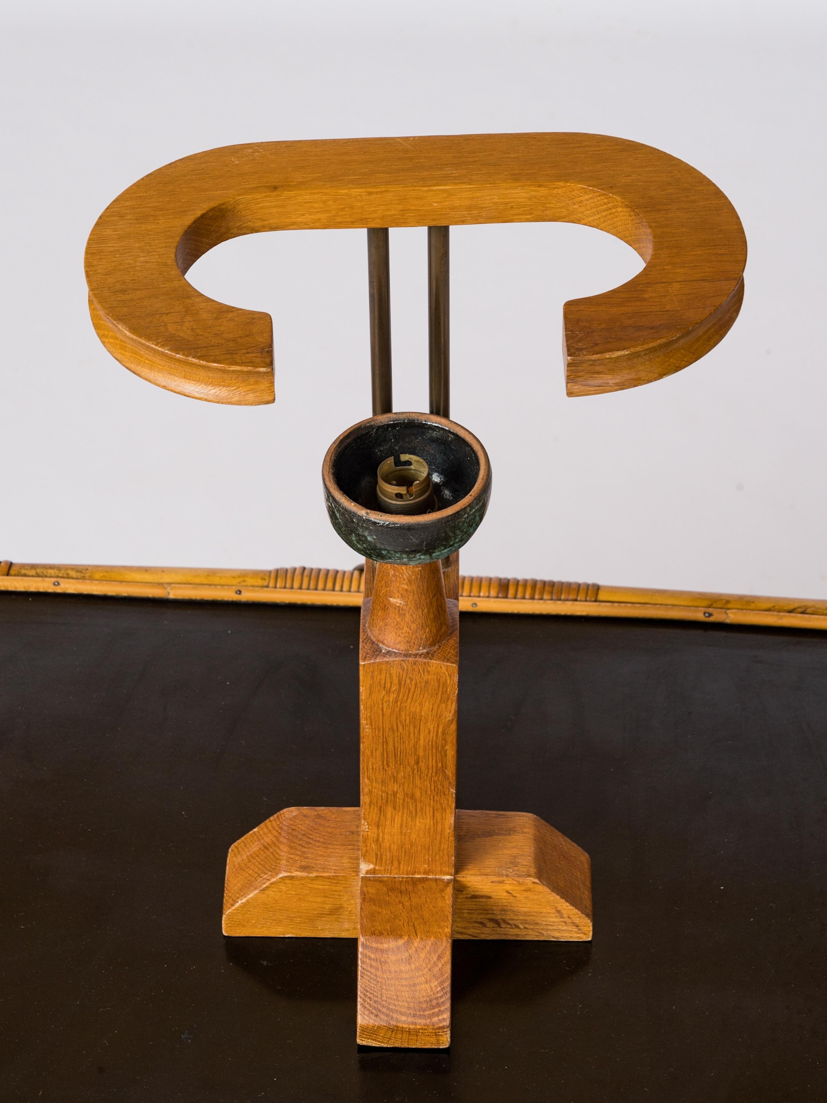Lampada da tavolo in ceramica, Oak e ottone massiccio di Guillerme & Chambron - Francia, anni '70 In condizioni buone in vendita a New York, NY