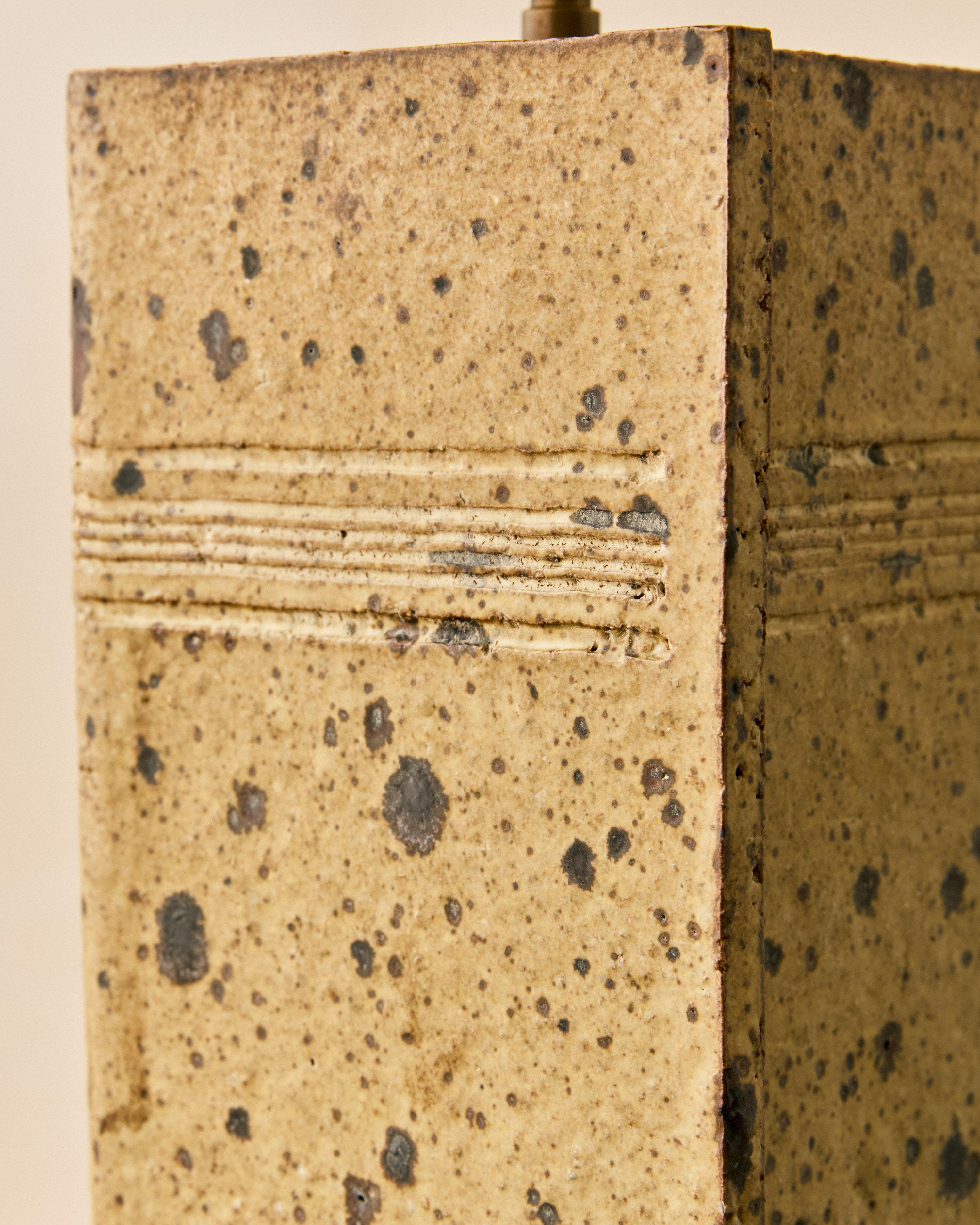 Lámpara de mesa de cerámica moteada c. 1960 Cerámico en venta