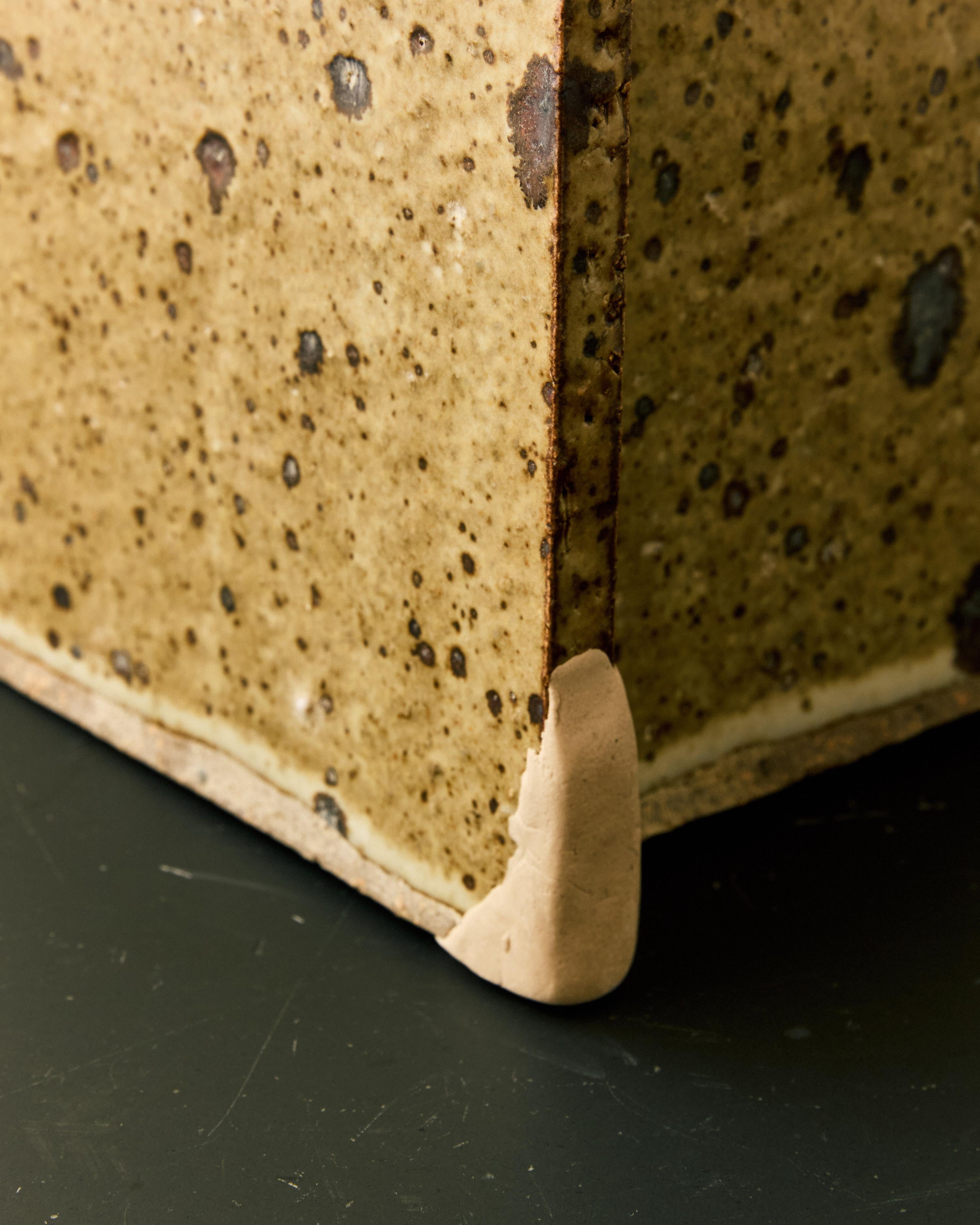 Lámpara de mesa de cerámica moteada c. 1960 en venta 1