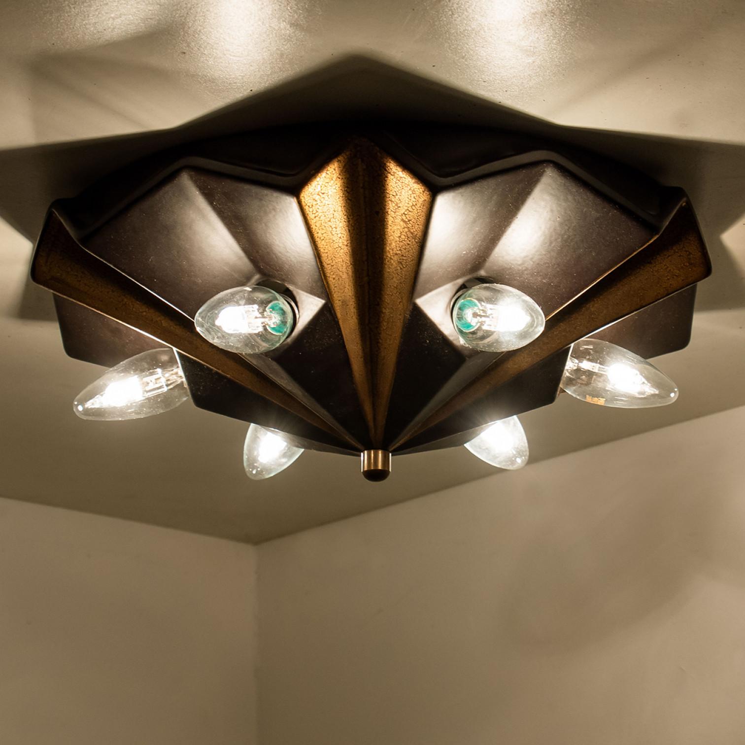 Beautiful and graphical star-shaped wall or ceiling lamp, made with dark brown and brown ceramic, manufactured in the 1970s in Germany.

We used smoked  light bulbs (see images), but silver mirror, soft gold or white light bulbs are also very