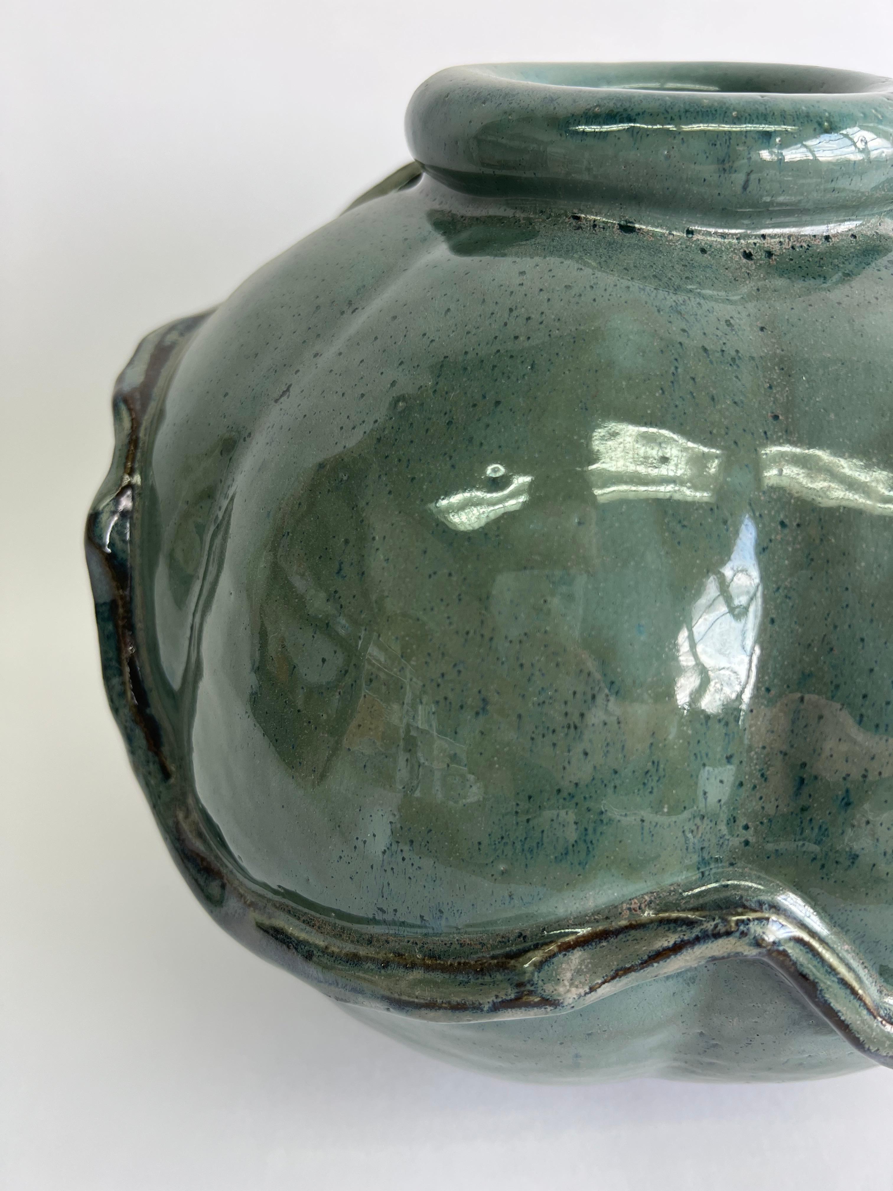 Vase organique bleu en céramique grès - « Vase Flora » -  2022 - par Keavy Murphree 4