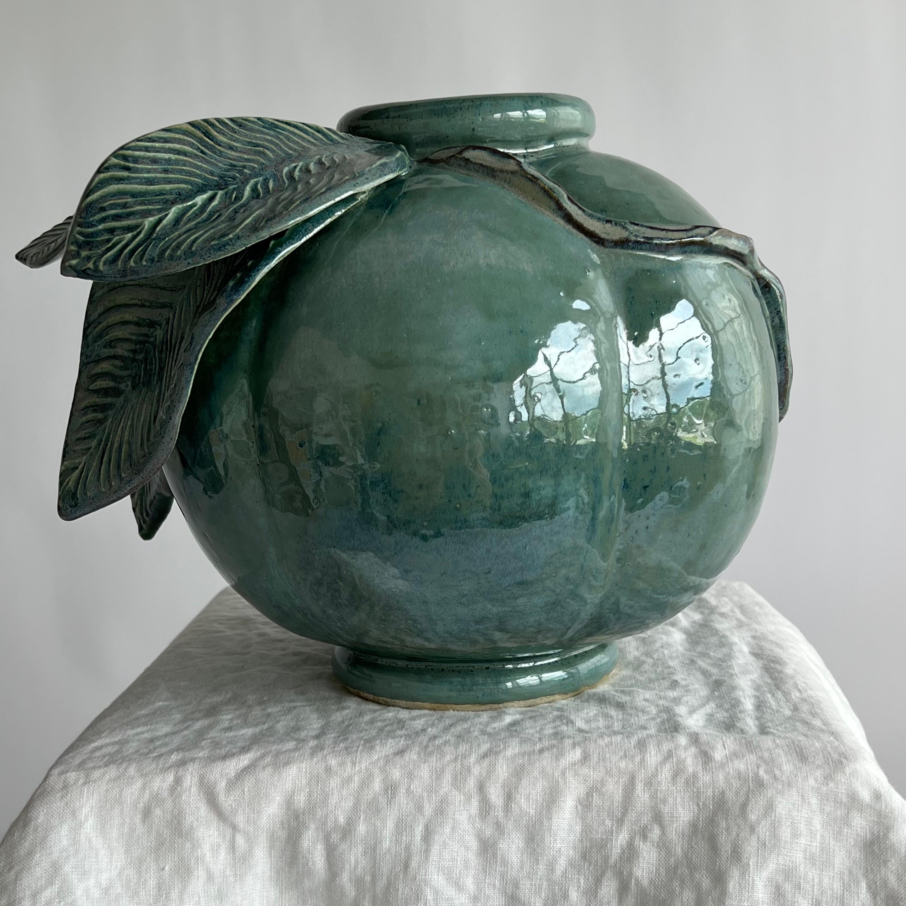 Américain Vase organique bleu en céramique grès - « Vase Flora » -  2022 - par Keavy Murphree