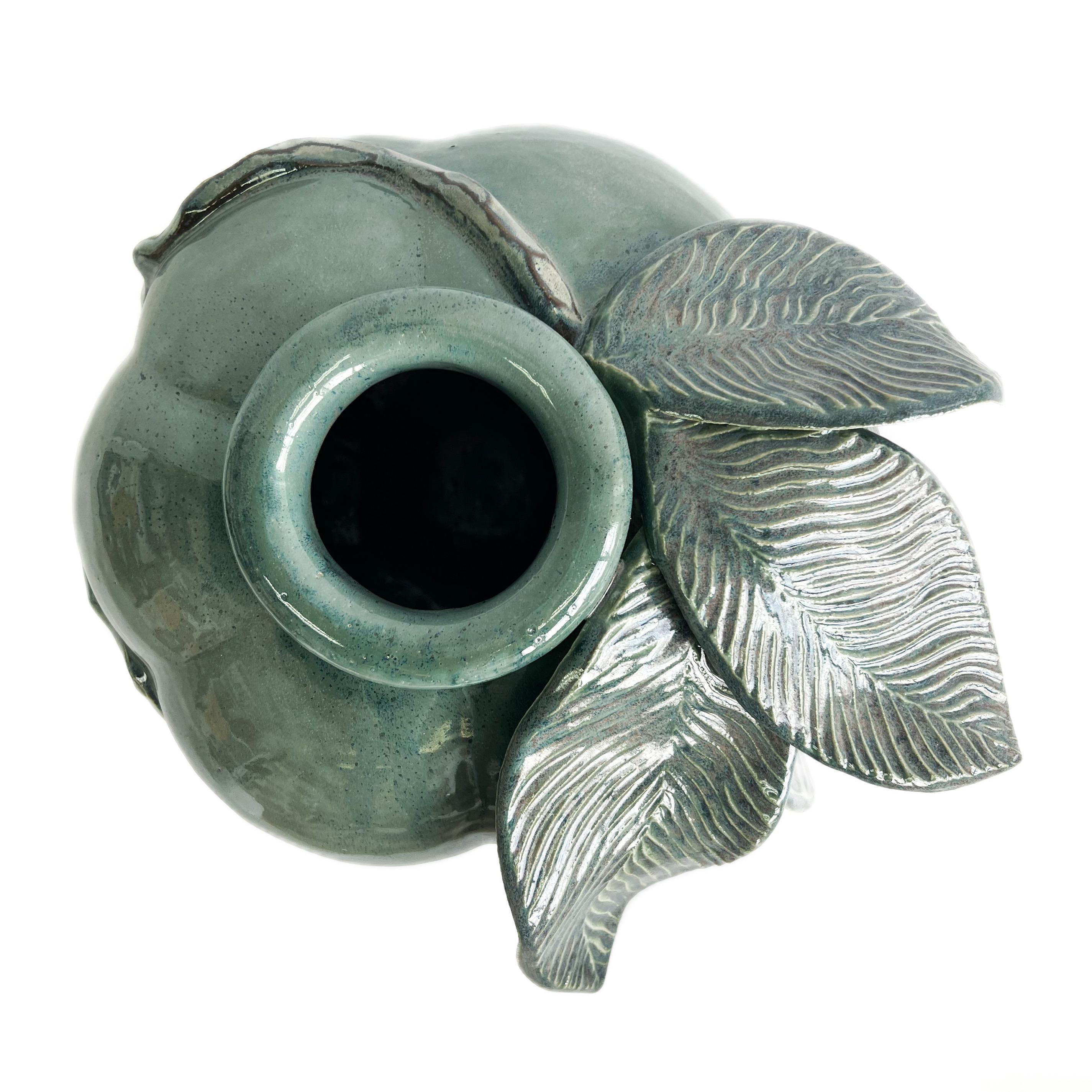 XXIe siècle et contemporain Vase organique bleu en céramique grès - « Vase Flora » -  2022 - par Keavy Murphree