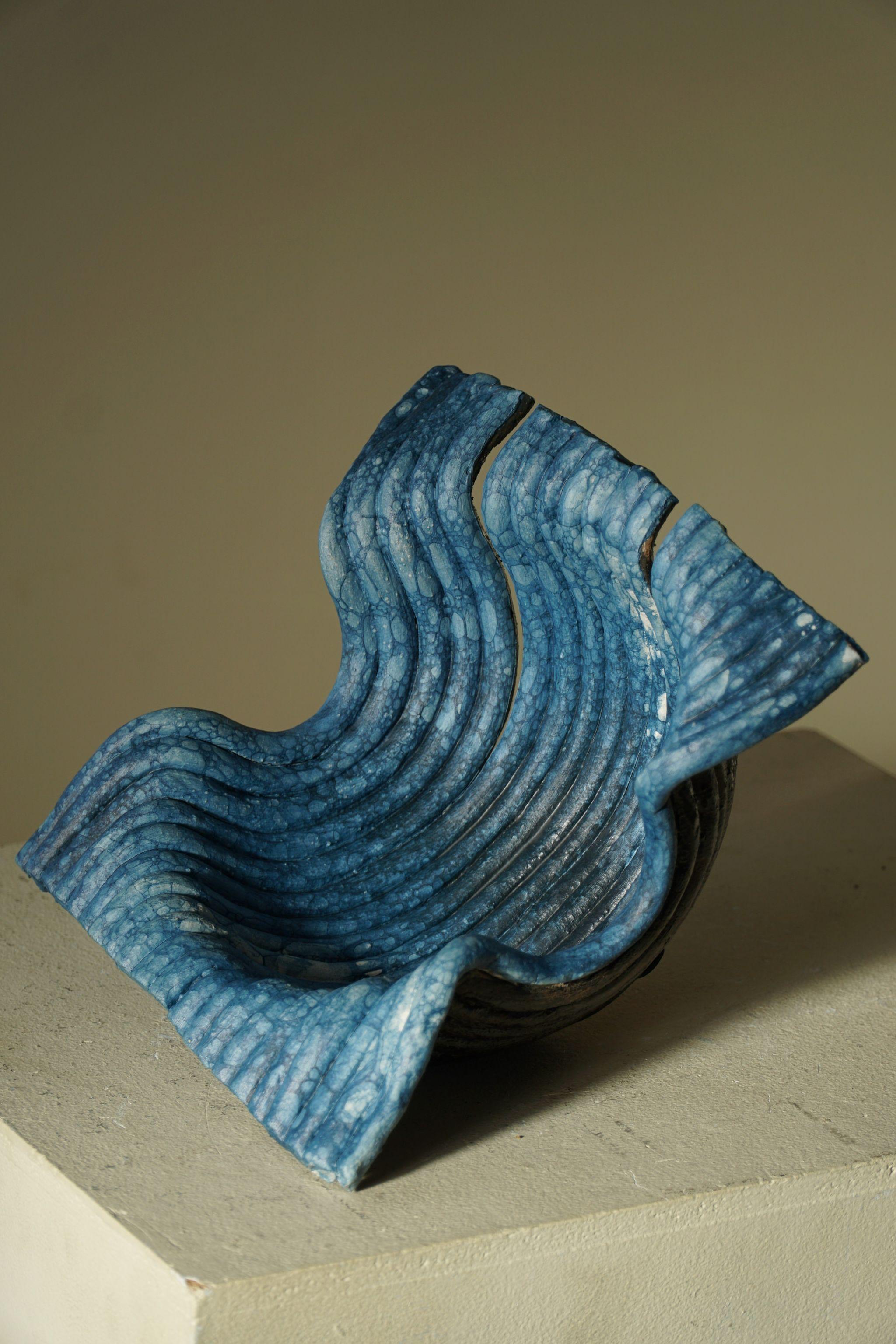 Ceramic bowl with glaze in various blue colors, made by Danish artist Ole Victor, 2021.

Ole Victor is a Danish artist who attended Art Academy between 1975 and 1980. He creates artworks and ceramics ever since. Hes been exhibited in Galerie 26 on