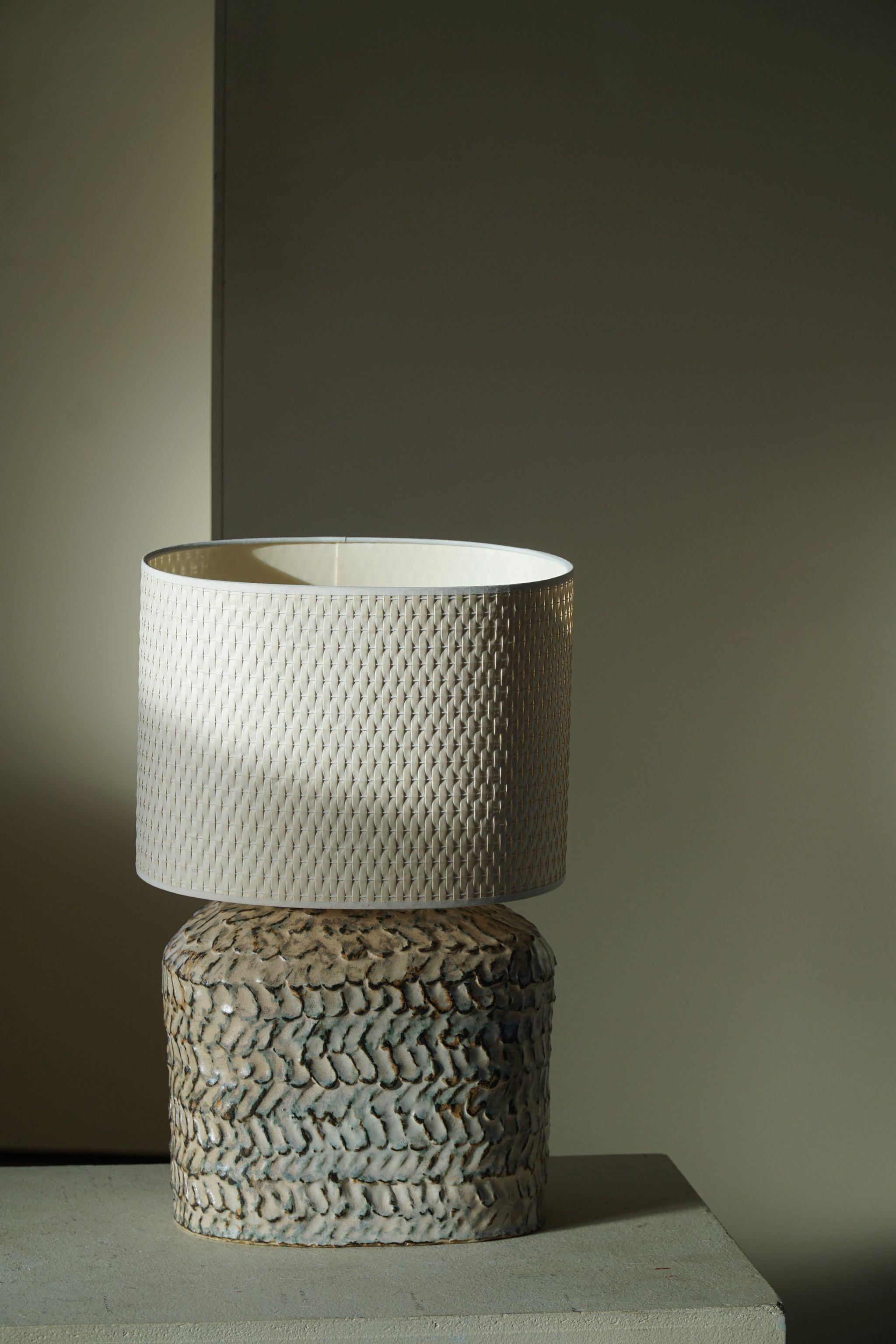 Keramik-, Steingut-Tischlampe des dänischen Künstlers Ole Victor, 2021 im Angebot 4