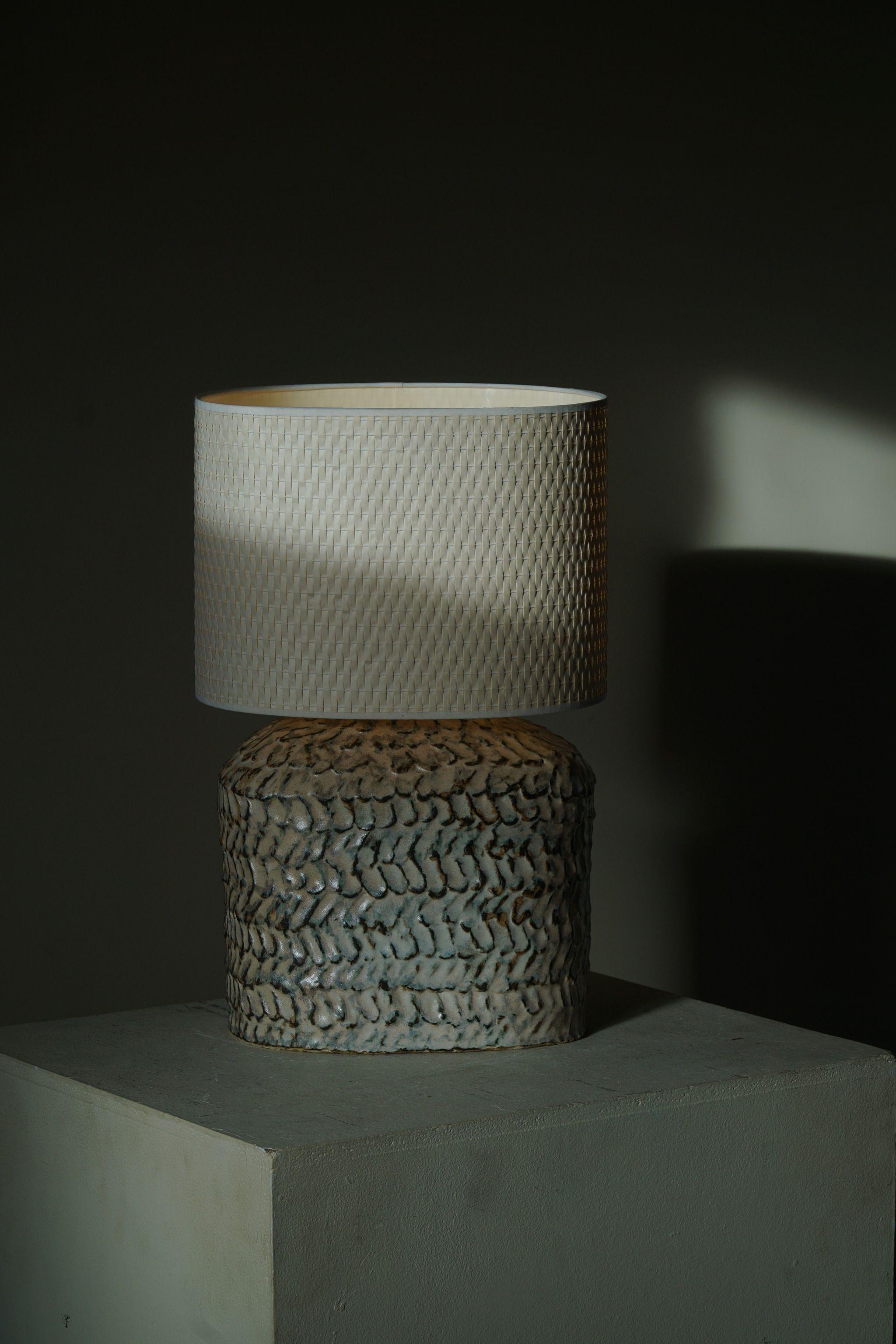 Keramik-, Steingut-Tischlampe des dänischen Künstlers Ole Victor, 2021 im Angebot 1