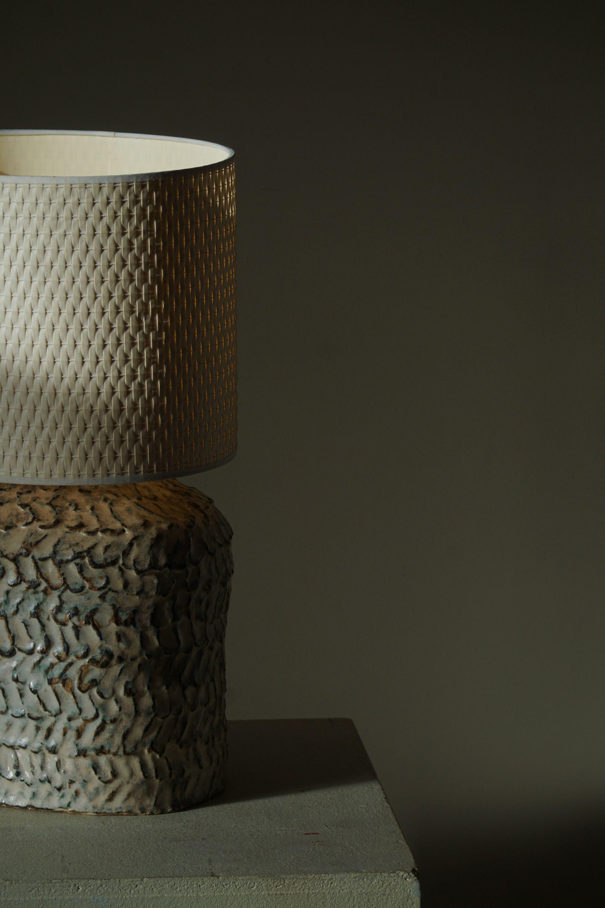 Keramik-, Steingut-Tischlampe des dänischen Künstlers Ole Victor, 2021 im Angebot 2