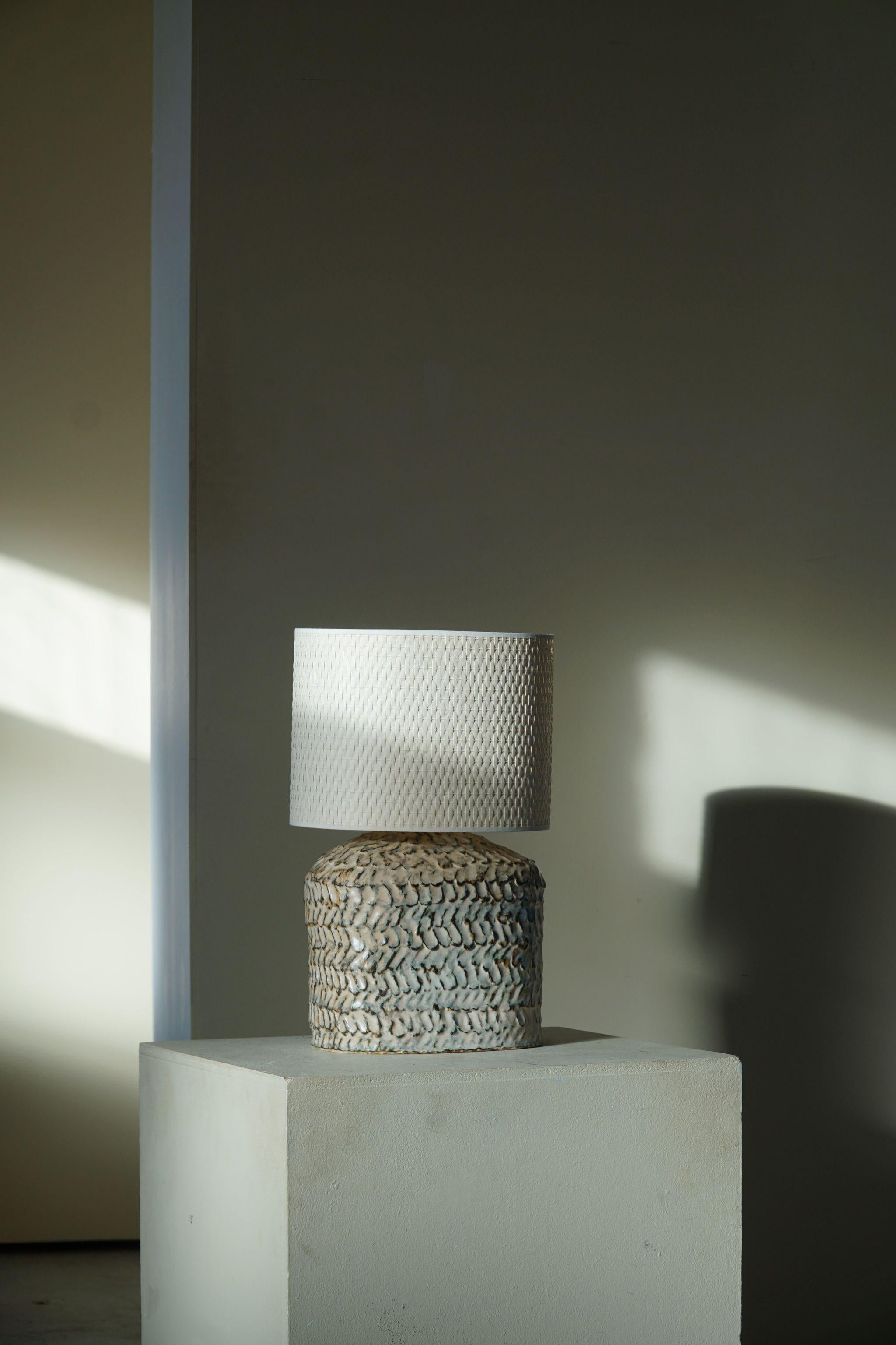 Keramik-, Steingut-Tischlampe des dänischen Künstlers Ole Victor, 2021 im Angebot 3