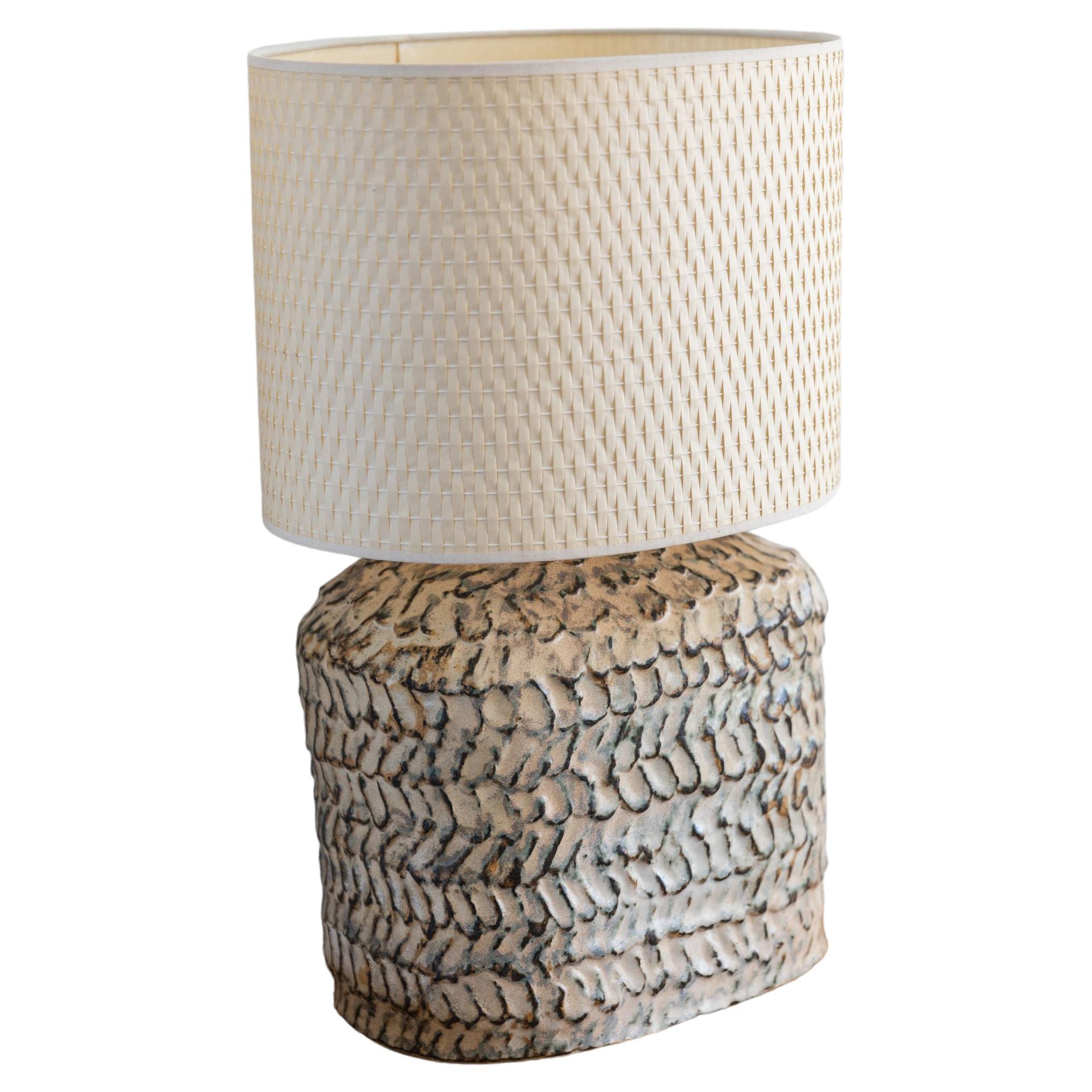 Keramik-, Steingut-Tischlampe des dänischen Künstlers Ole Victor, 2021 im Angebot