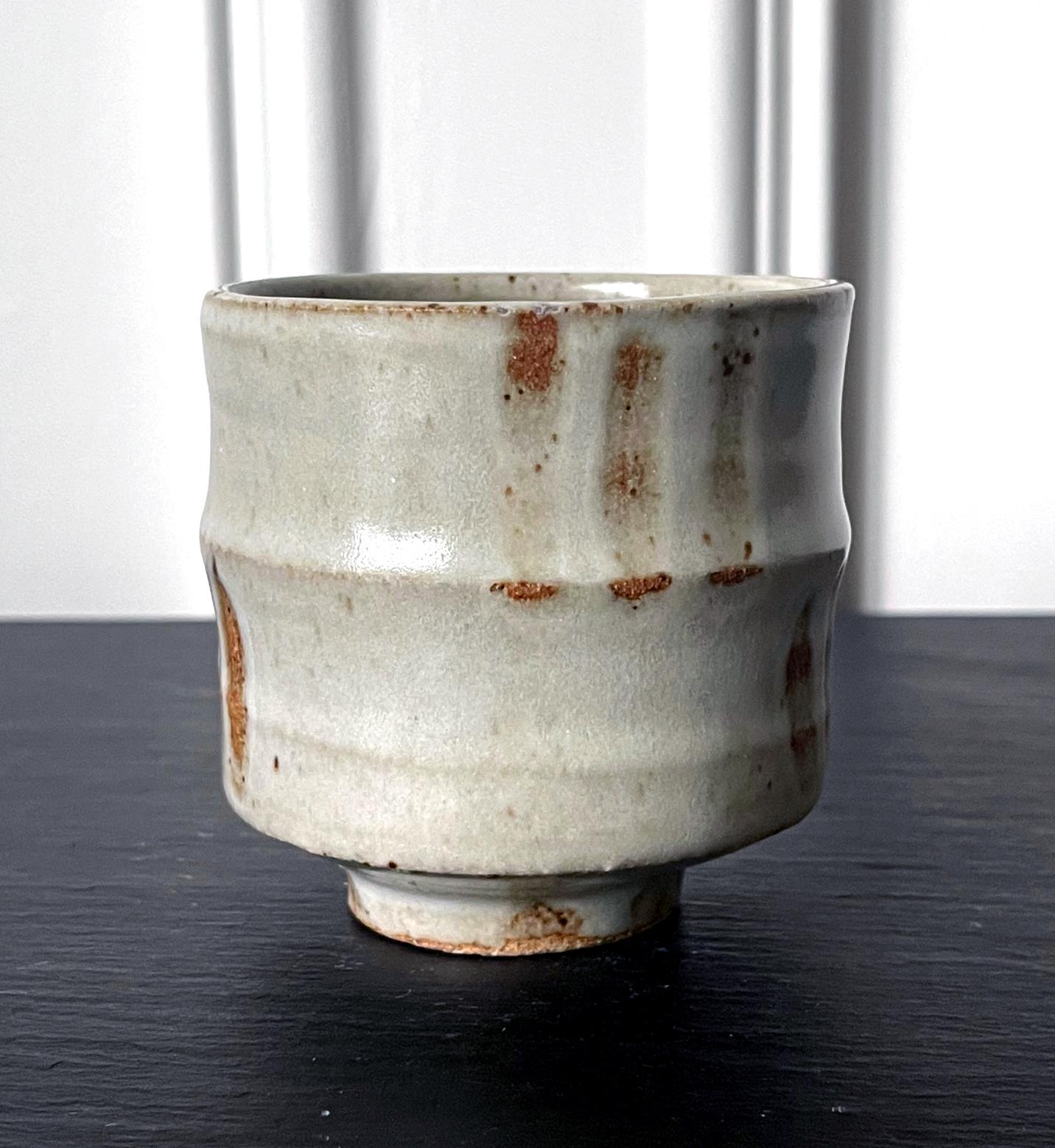 Ceramic Stoneware Tea Bowl in Shino Style by Warren Mackenzie In Good Condition For Sale In Atlanta, GA