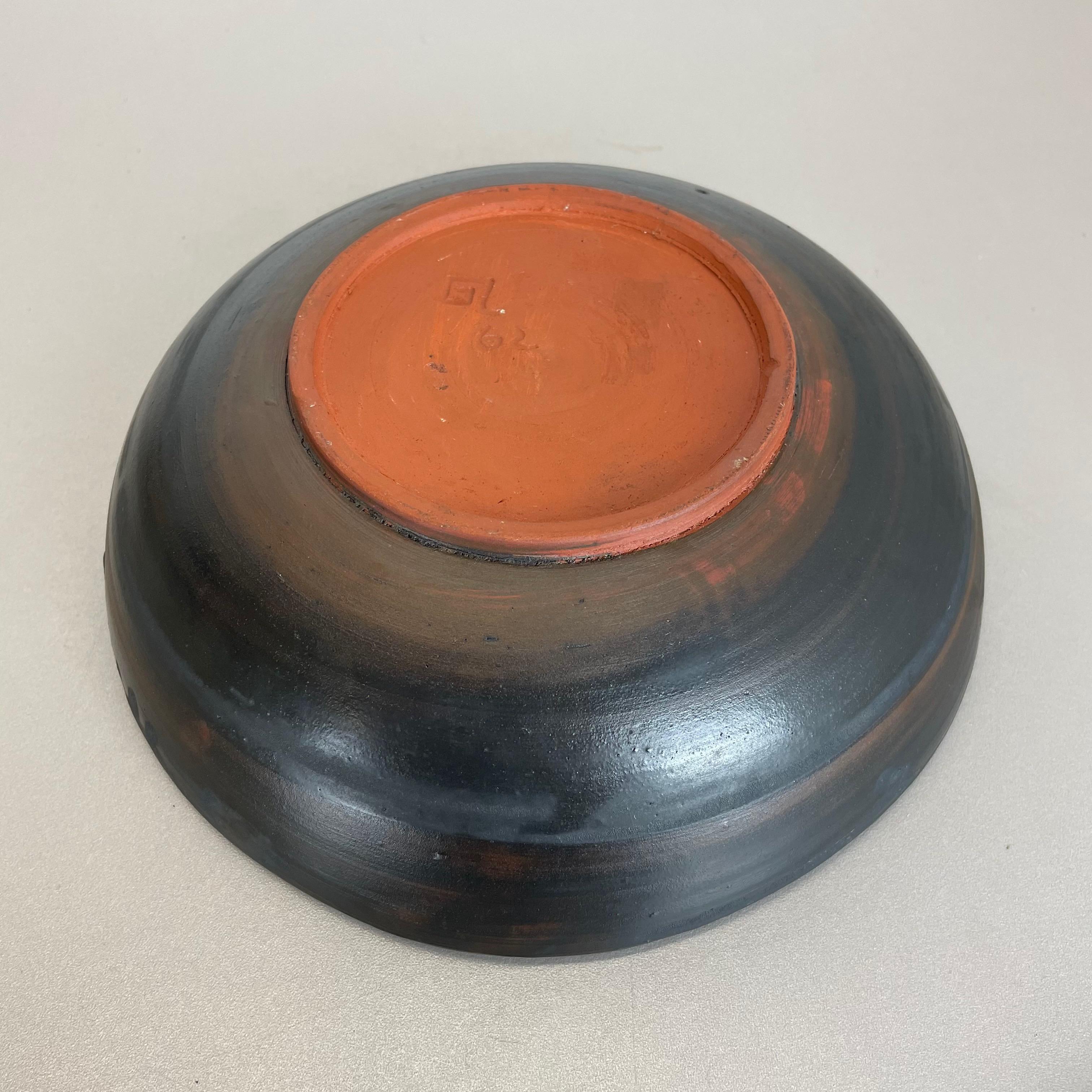 Ceramic Studio Pottery Bowl Shell Element by Gerhard Liebenthron, Germany, 1962 For Sale 9