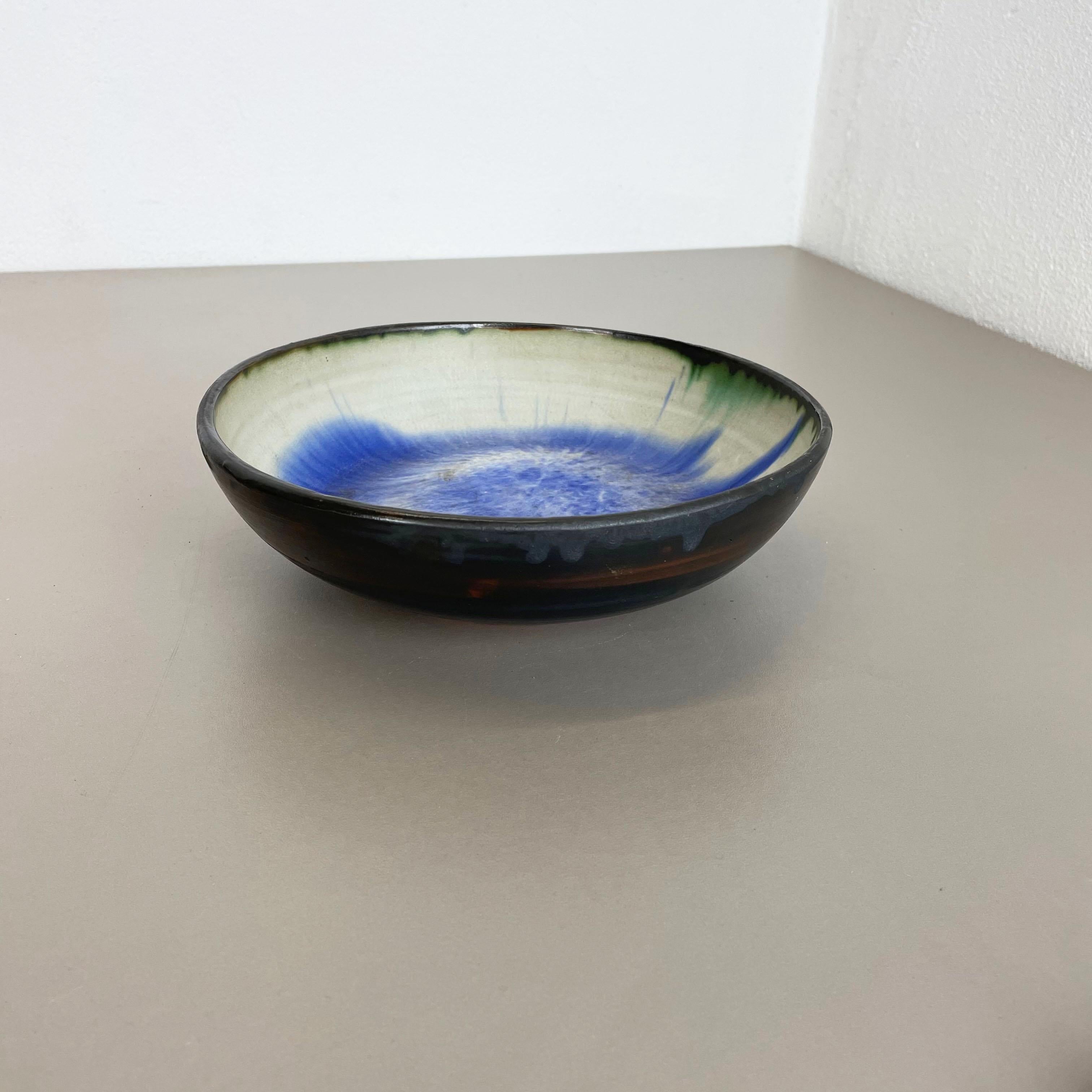 Mid-Century Modern Ceramic Studio Pottery Bowl Shell Element by Gerhard Liebenthron, Germany, 1962 For Sale