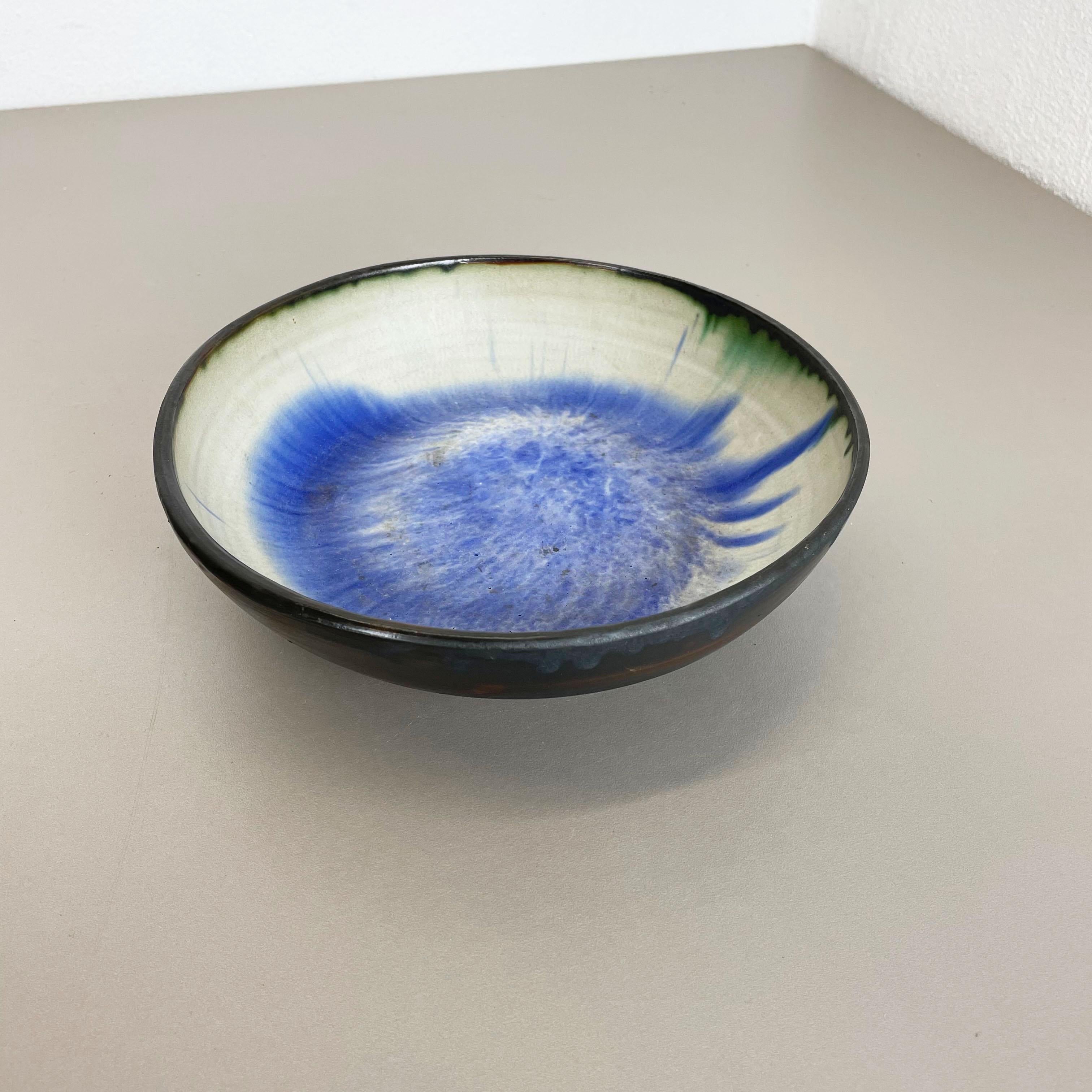 Ceramic Studio Pottery Bowl Shell Element by Gerhard Liebenthron, Germany, 1962 In Good Condition For Sale In Kirchlengern, DE