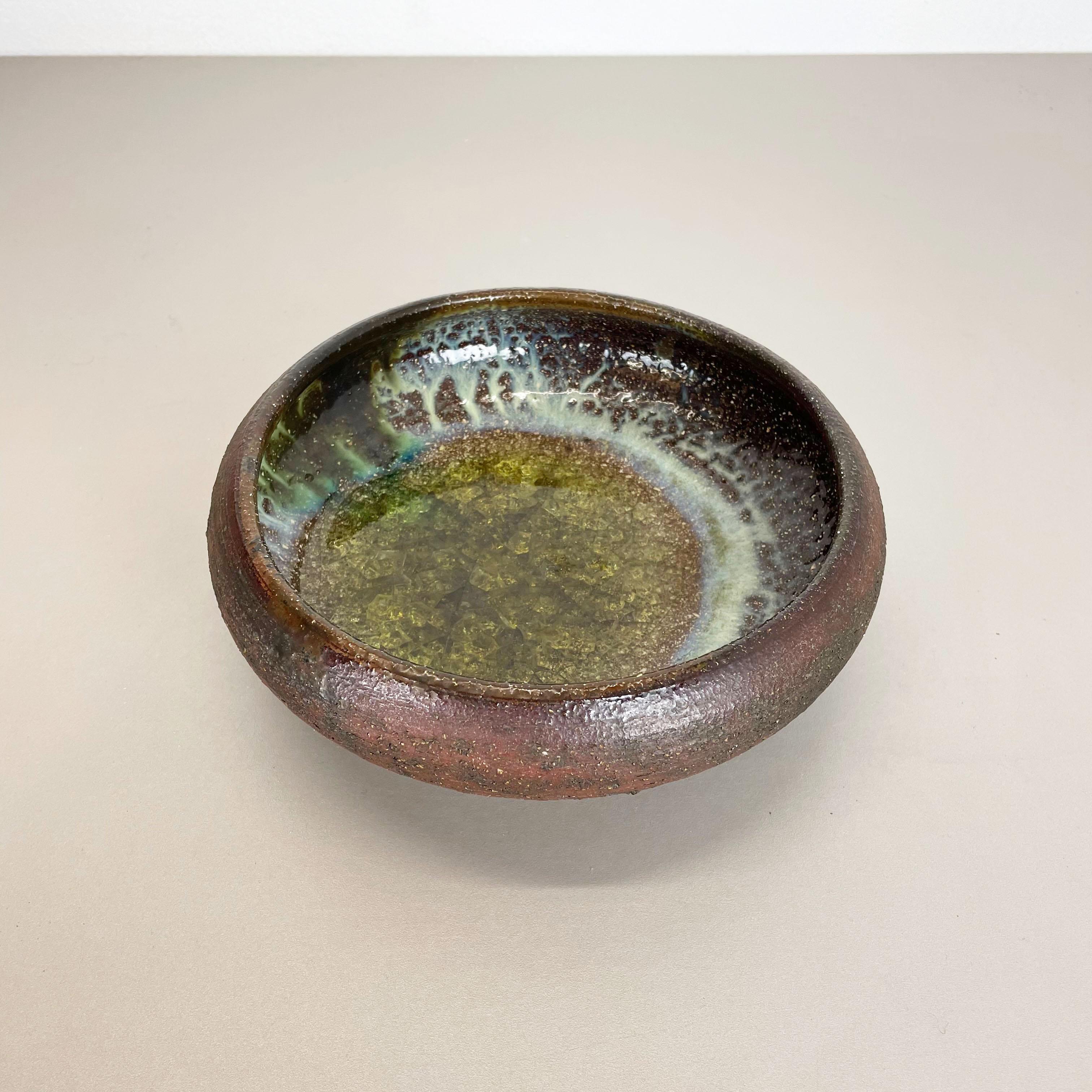 Ceramic Studio Pottery Bowl Shell Element by Gerhard Liebenthron, Germany, 1970s In Good Condition For Sale In Kirchlengern, DE