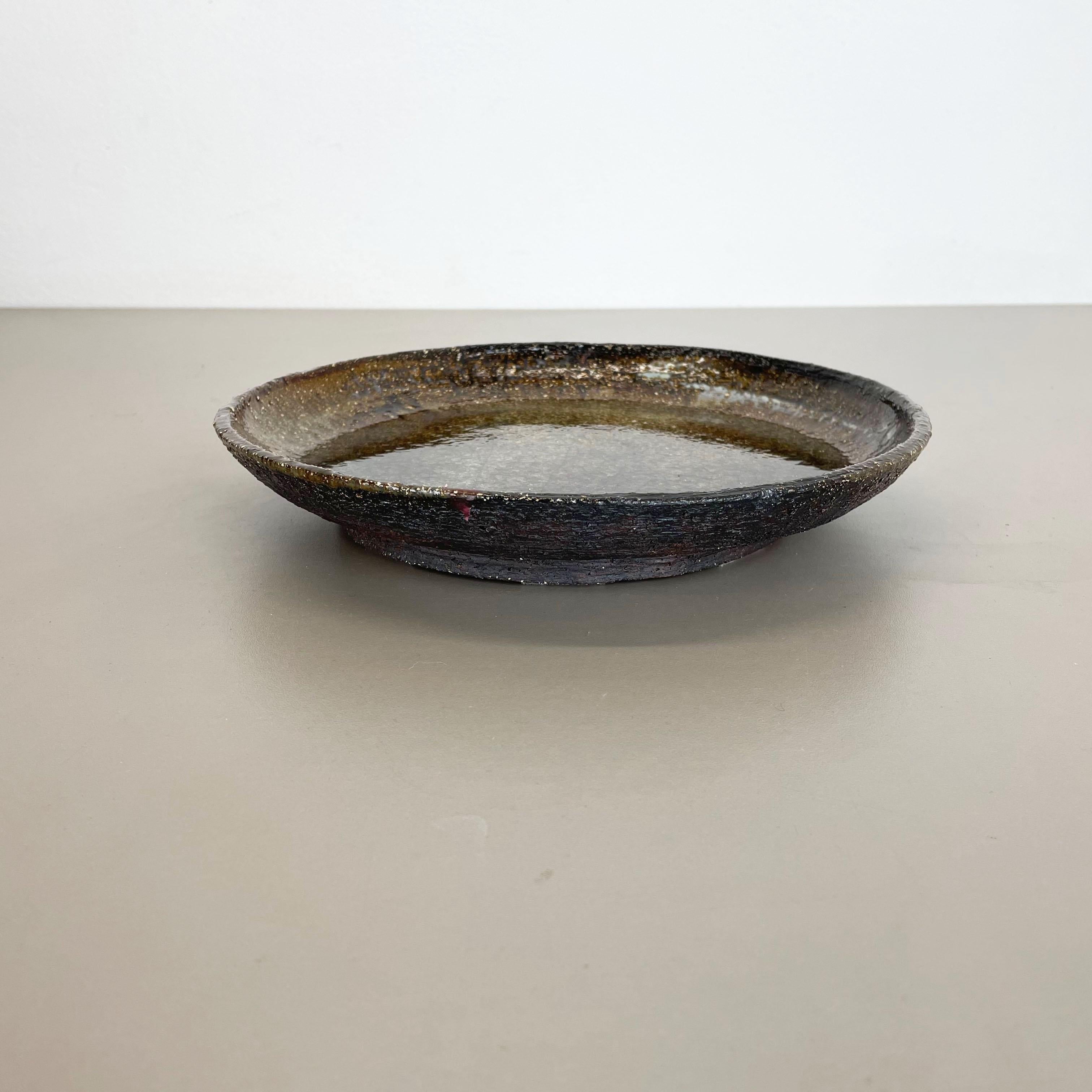 Ceramic Studio Pottery Bowl Shell Element by Gerhard Liebenthron, Germany, 1970s In Good Condition For Sale In Kirchlengern, DE