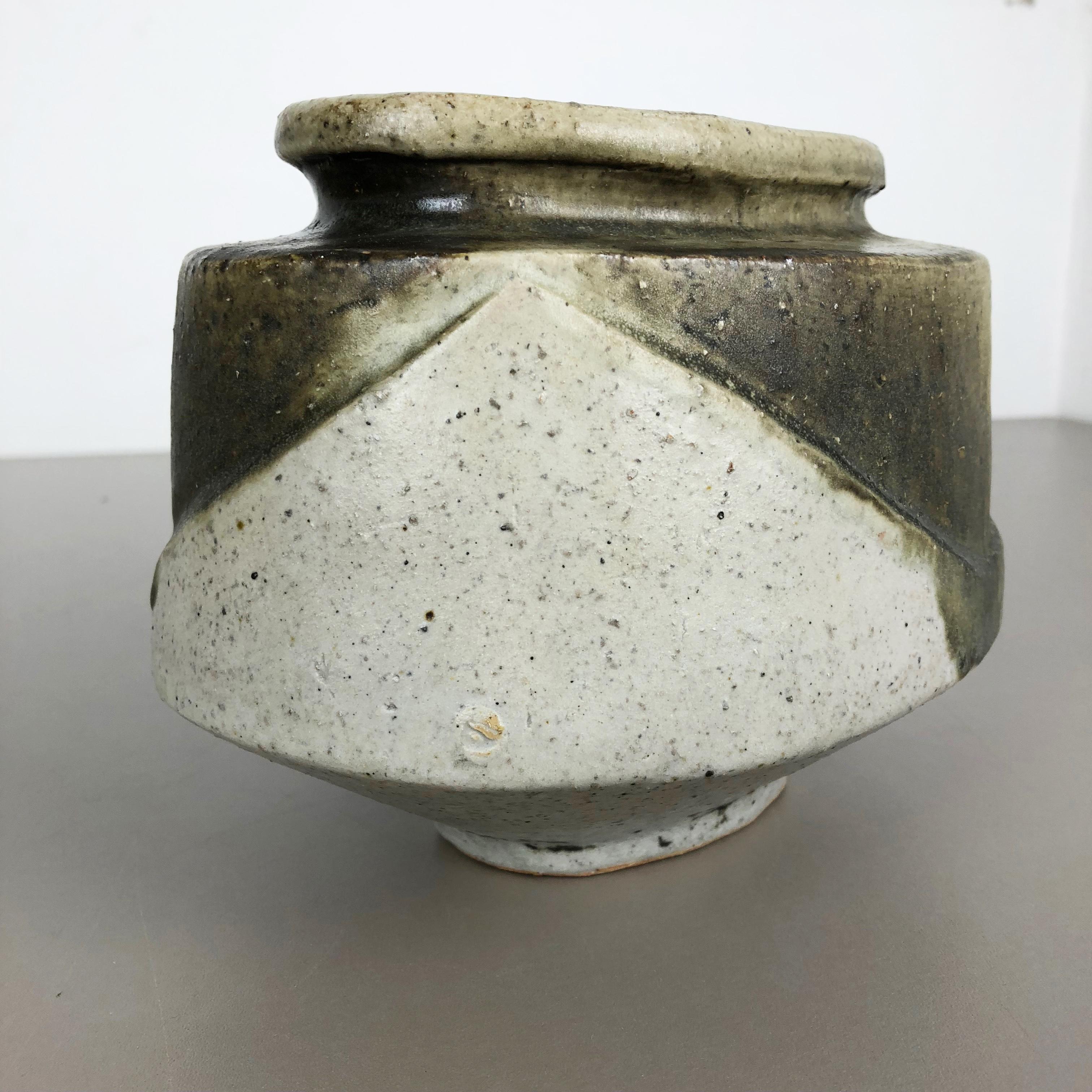 Jarrón objeto de cerámica Studio Pottery de Bruno e Ingeborg Asshoff, Alemania, Años 60 en Bueno estado para la venta en Kirchlengern, DE