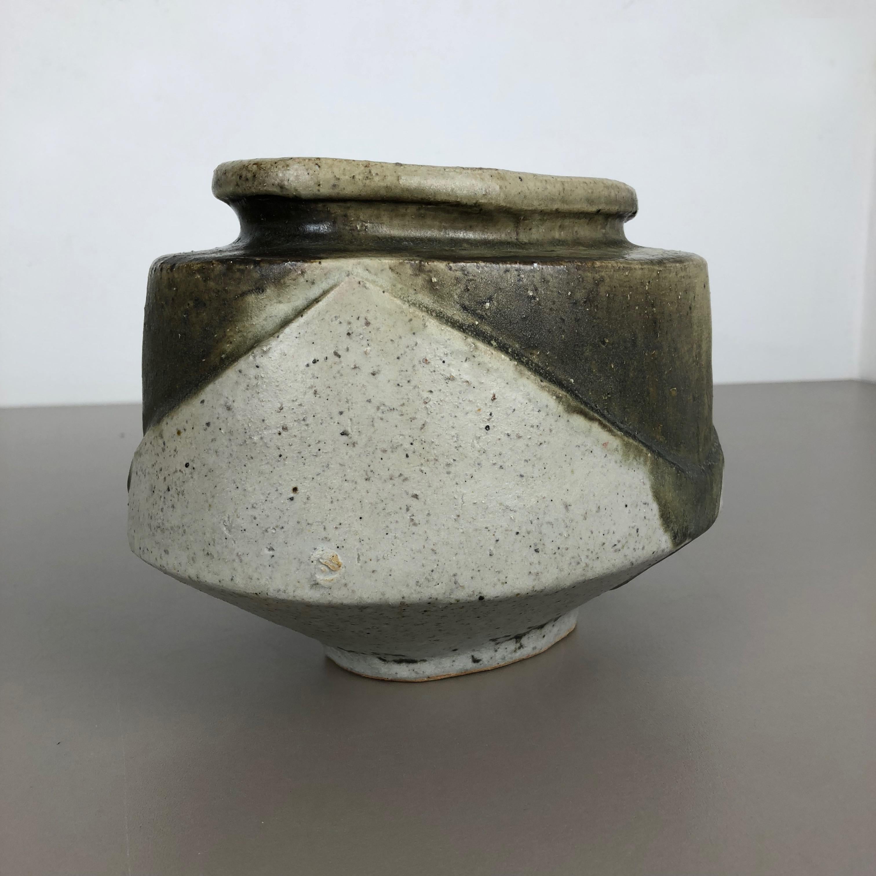 Jarrón objeto de cerámica Studio Pottery de Bruno e Ingeborg Asshoff, Alemania, Años 60 siglo XX en venta