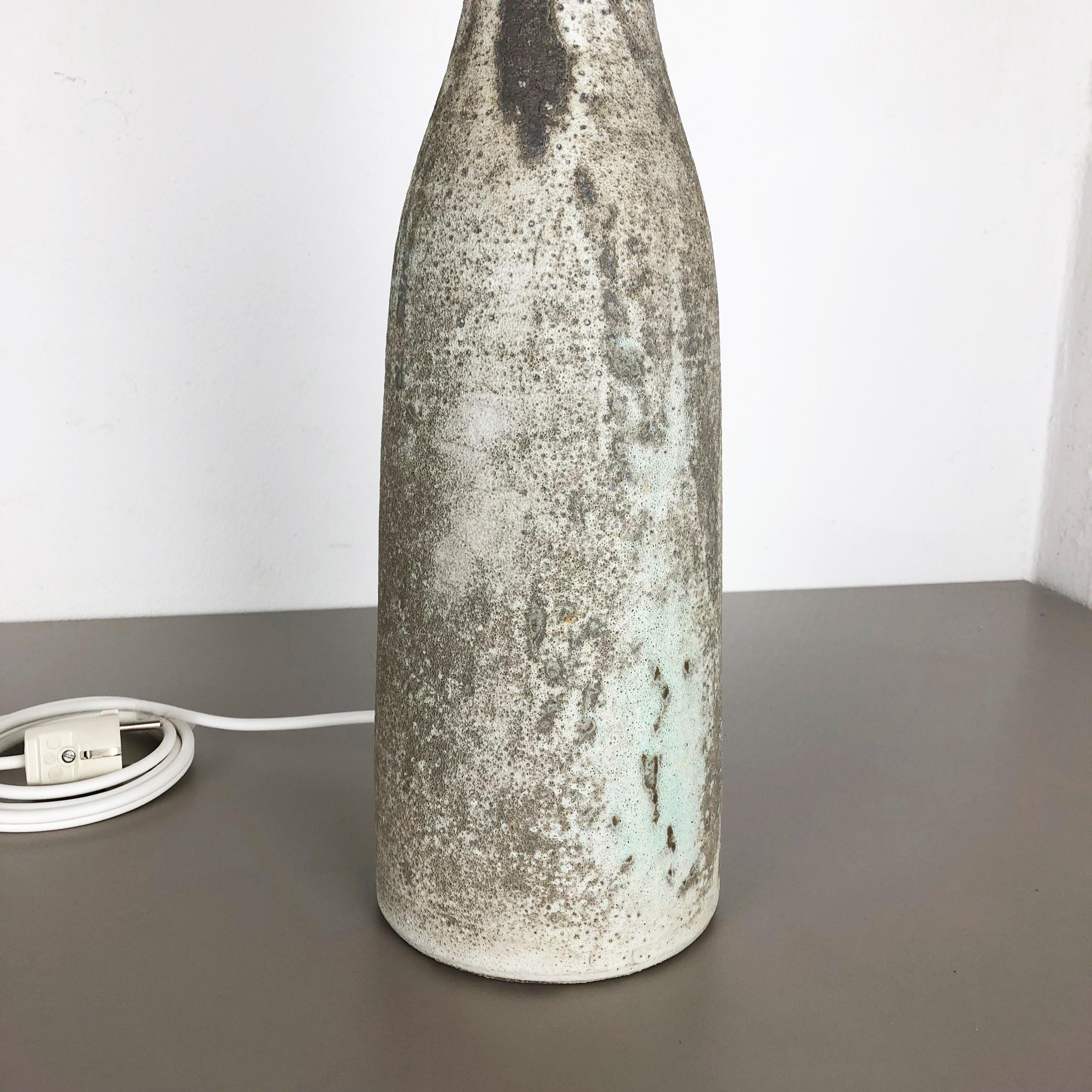Lampe de table en céramique de l'atelier de poterie de Piet Knepper pour Mobach, Pays-Bas, années 1960 Bon état - En vente à Kirchlengern, DE