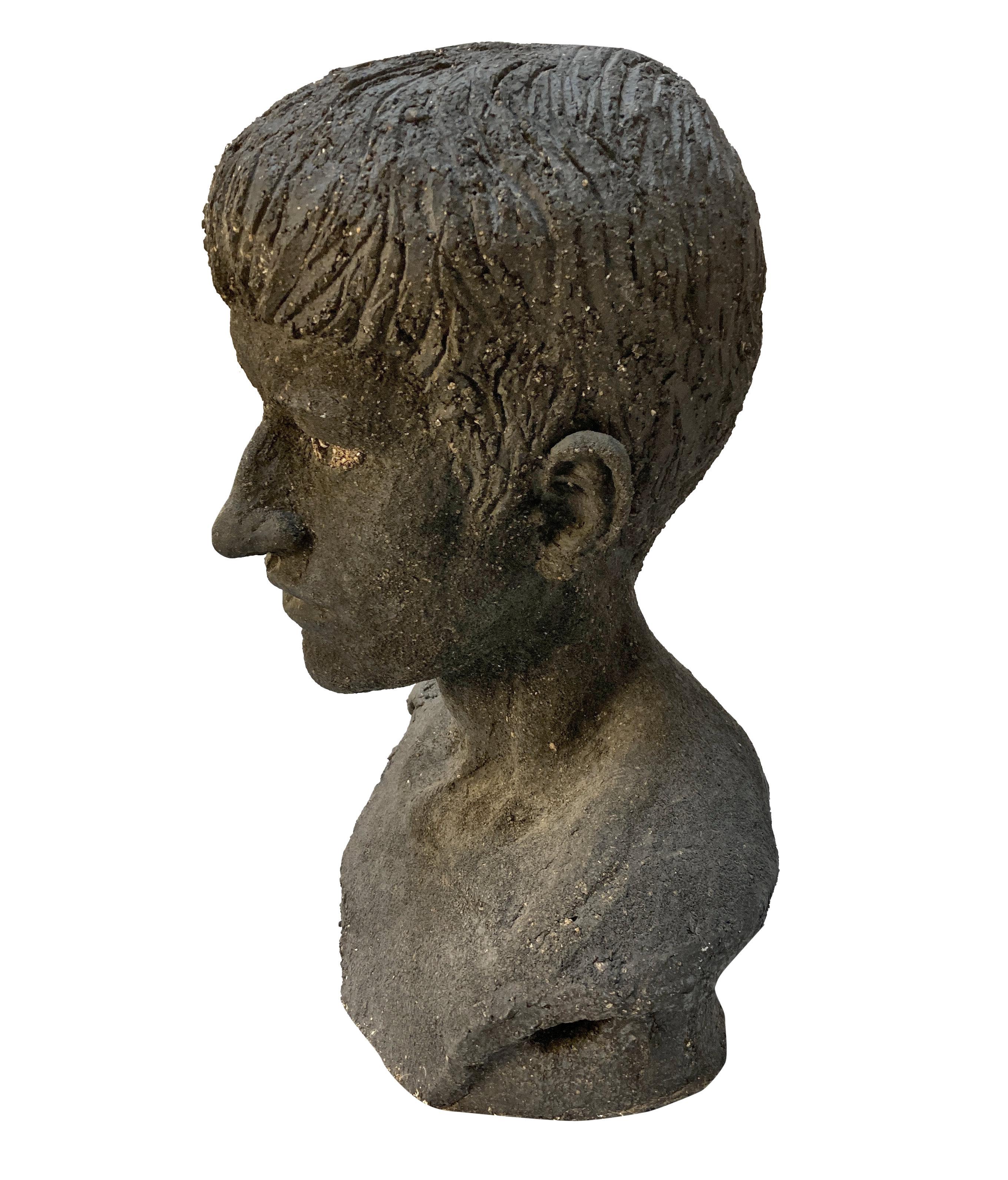 Anglais Étude en céramique d'un jeune pompéien, incorporant des cendres volcaniques en vente