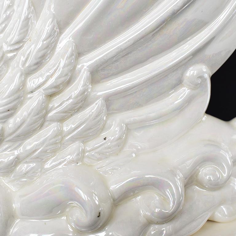 Hollywood Regency Paire de lampes de bureau Swan Animalia en céramique blanche perlée, années 1980 en vente