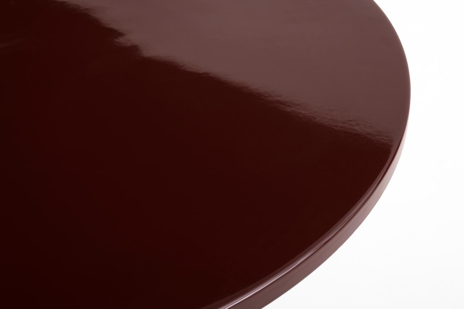 Keramiktisch Ø70, Außenbereich - Bordeauxfarbenes Porzellan - von Muller Van Severen für Hay (Skandinavische Moderne) im Angebot