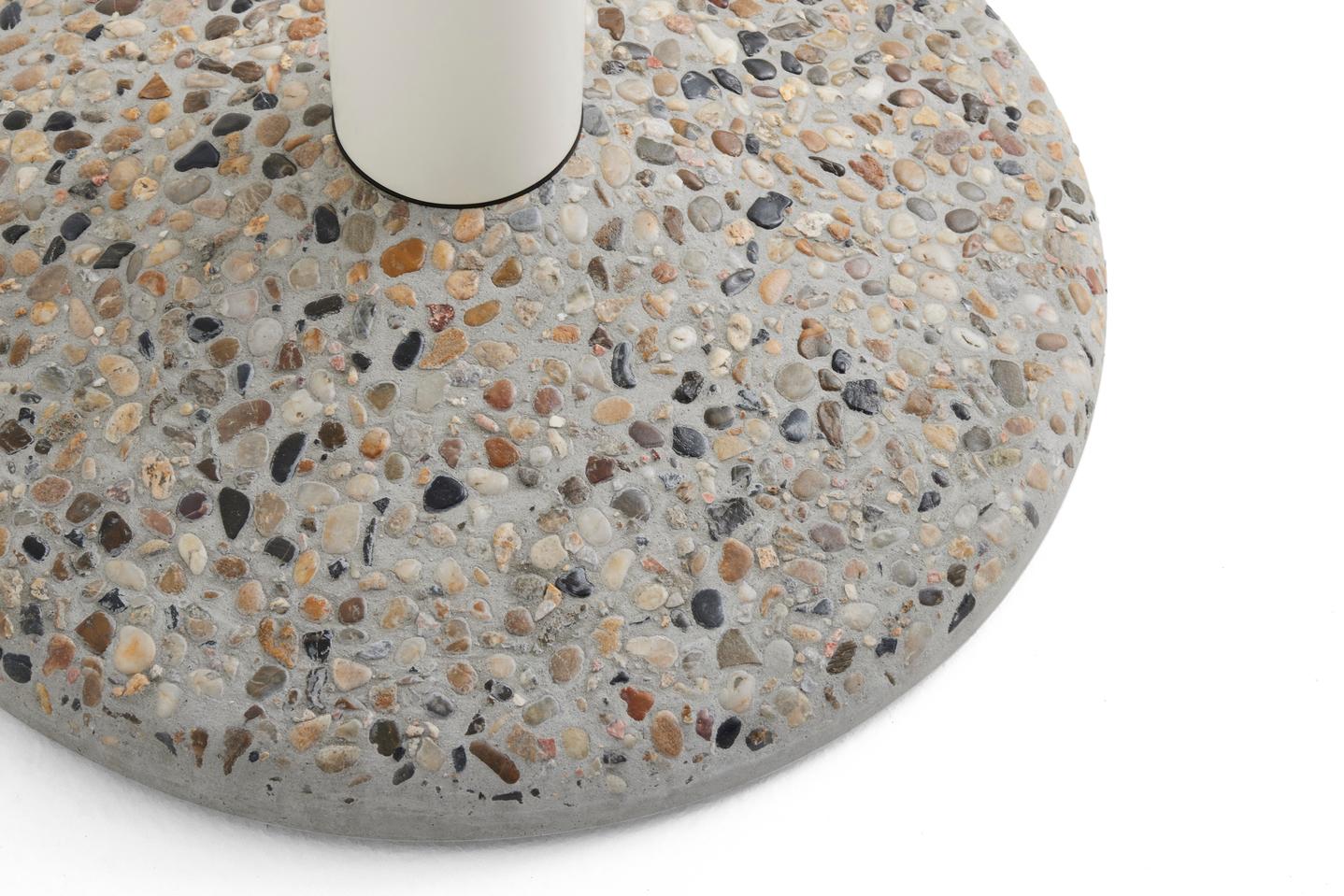 Poudré Table en céramique Ø70, extérieur- Porcelaine blanc chaud-par Iler Van Severen pour Hay en vente