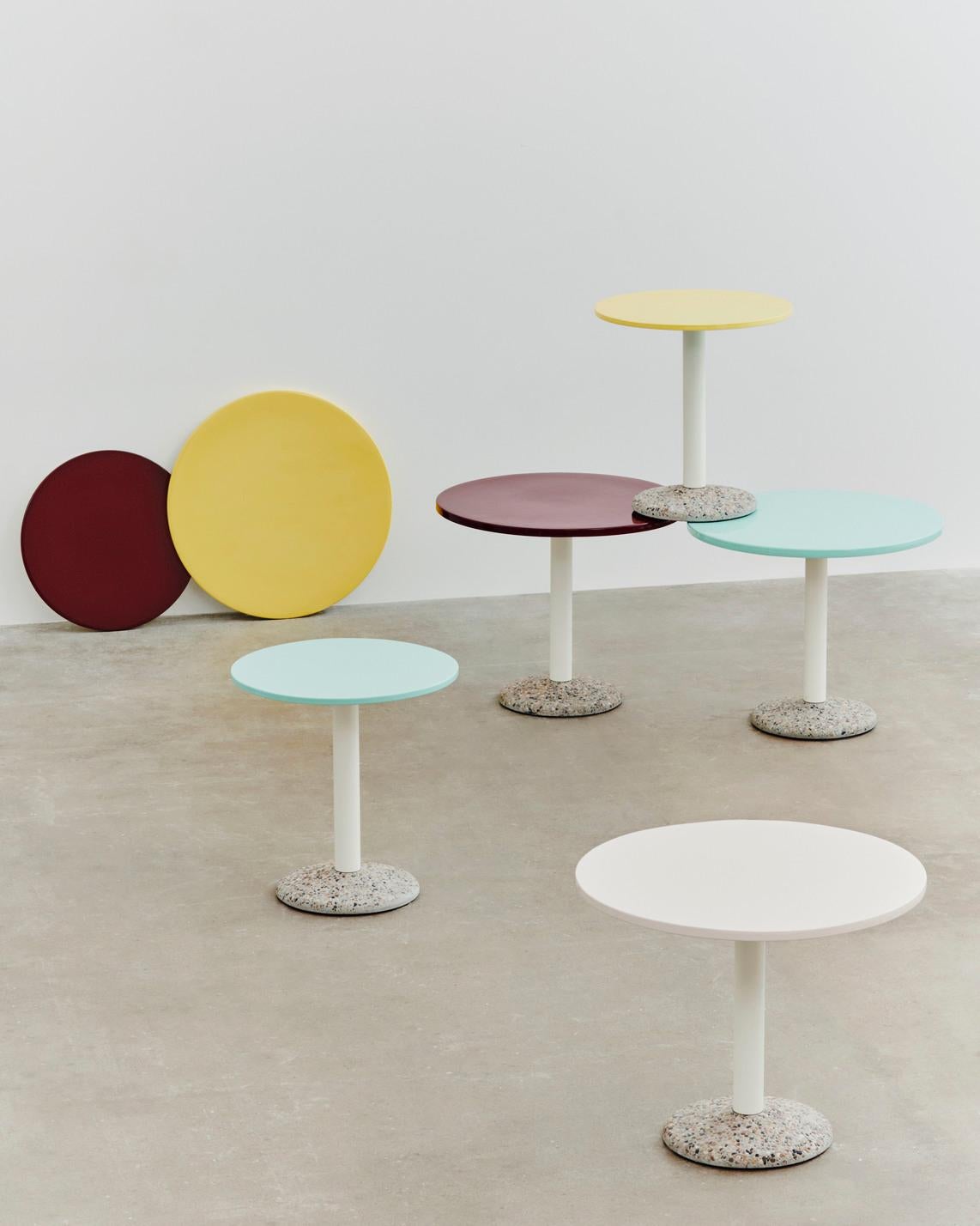 Acier Table en céramique Ø90, extérieur - Porcelaine Bordeaux - par Iler Van Severen pour HAY en vente