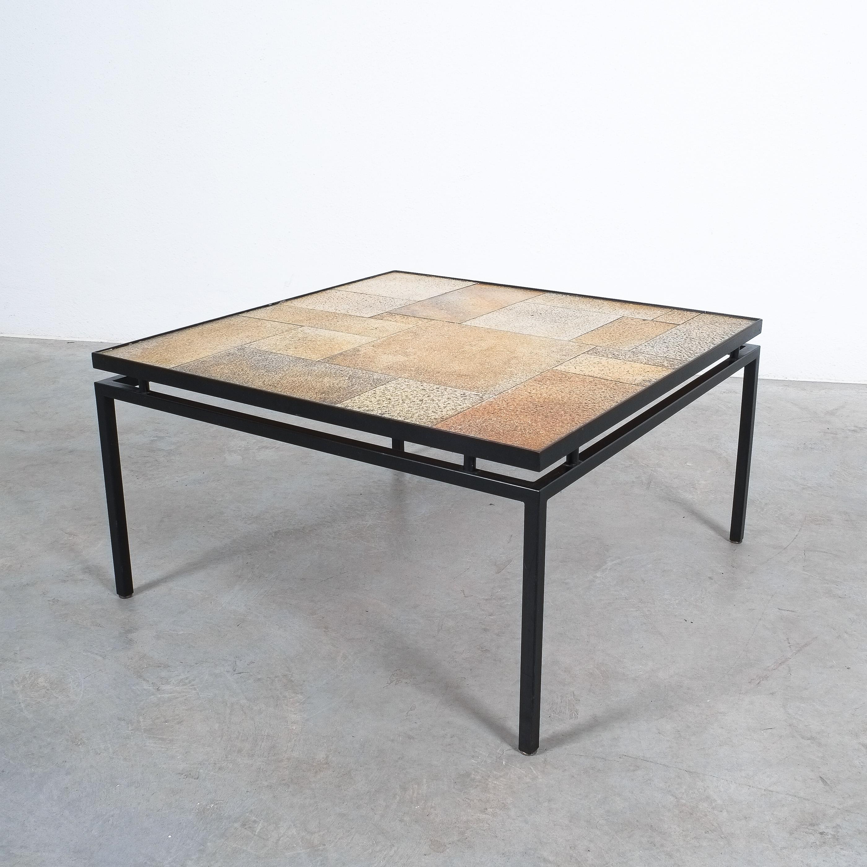 Céramique Table en céramique Attr. Rogier Vandeweghe pour Amphora, datant d'environ 1970 en vente