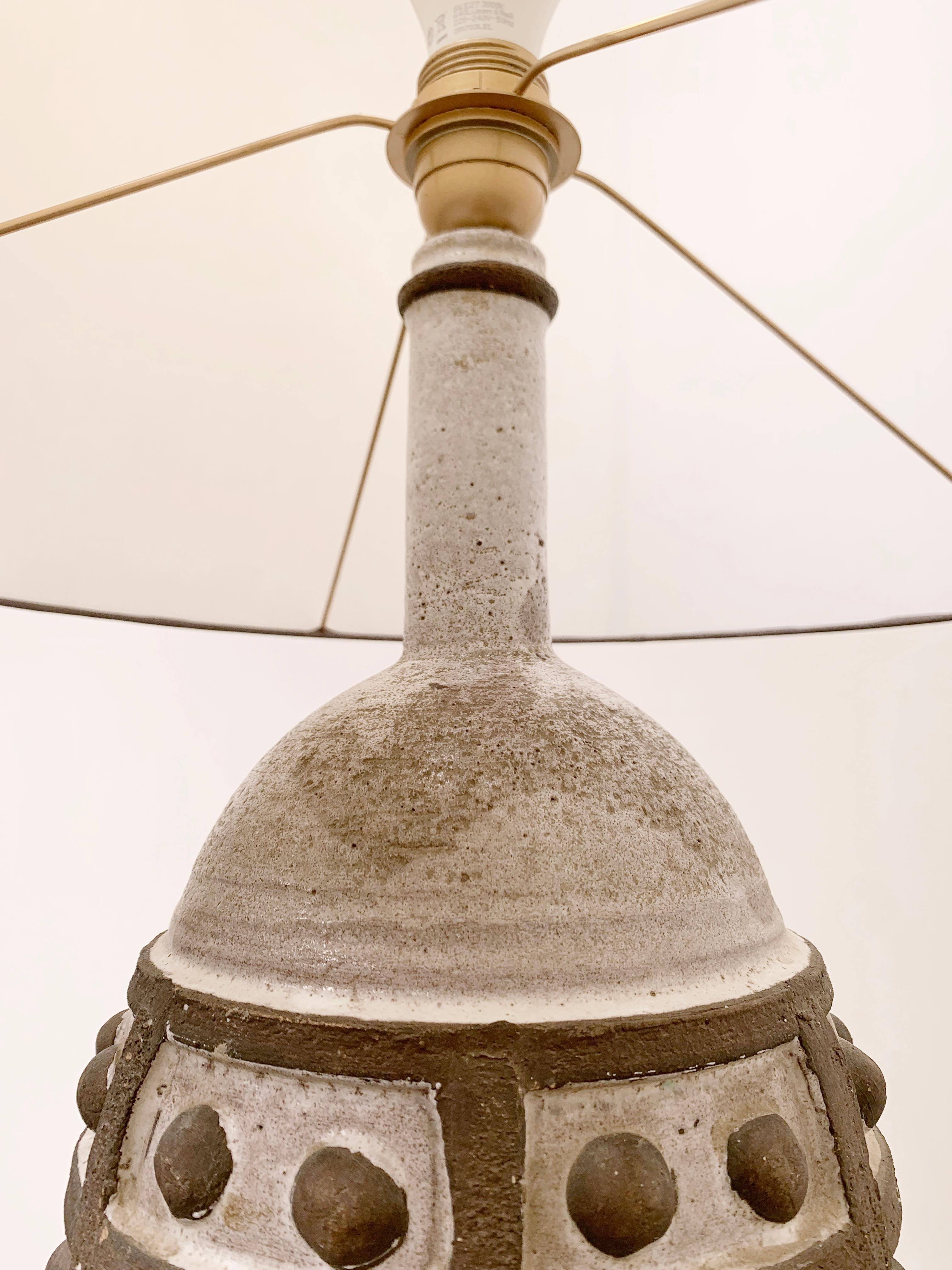 Moderne Keramik-Tischlampe aus der Mitte des Jahrhunderts, Belgien im Zustand „Gut“ im Angebot in Brussels, BE