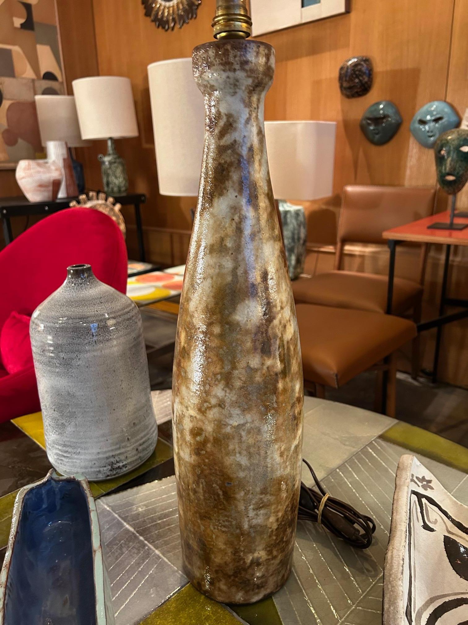 Lampada da tavolo in ceramica di Alexandre Kostanda, Vallauris, Francia, anni 1950-60
Attivo a Vallauris AM dal 1949 fino alla sua morte nel 2007. Ha aperto il suo laboratorio nel 1953.