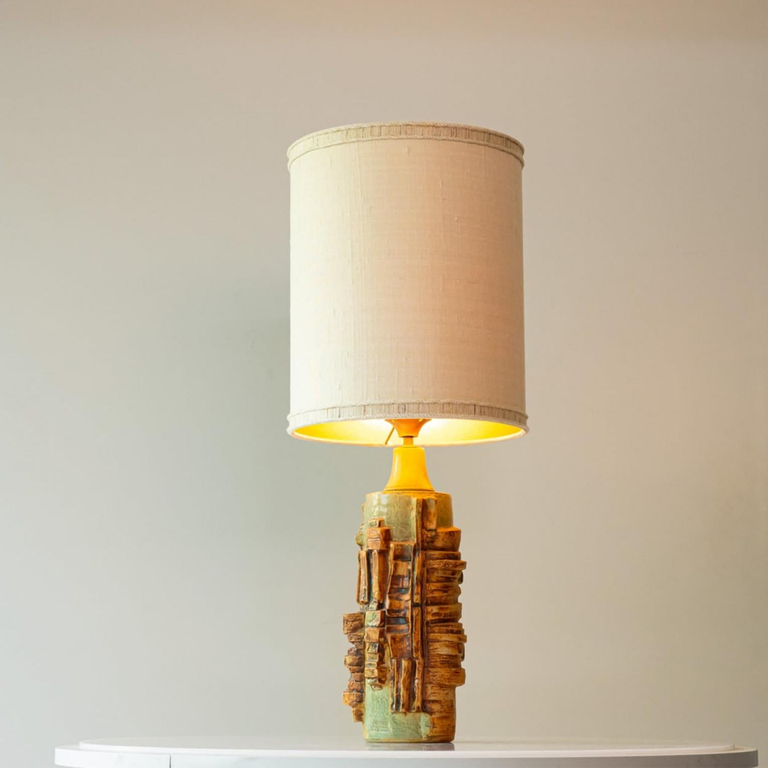 Keramik-Tischlampe von B. Rooke, Beigefarbener Lampenschirm aus Seide von R. Houben, 1970 im Zustand „Gut“ im Angebot in Rijssen, NL