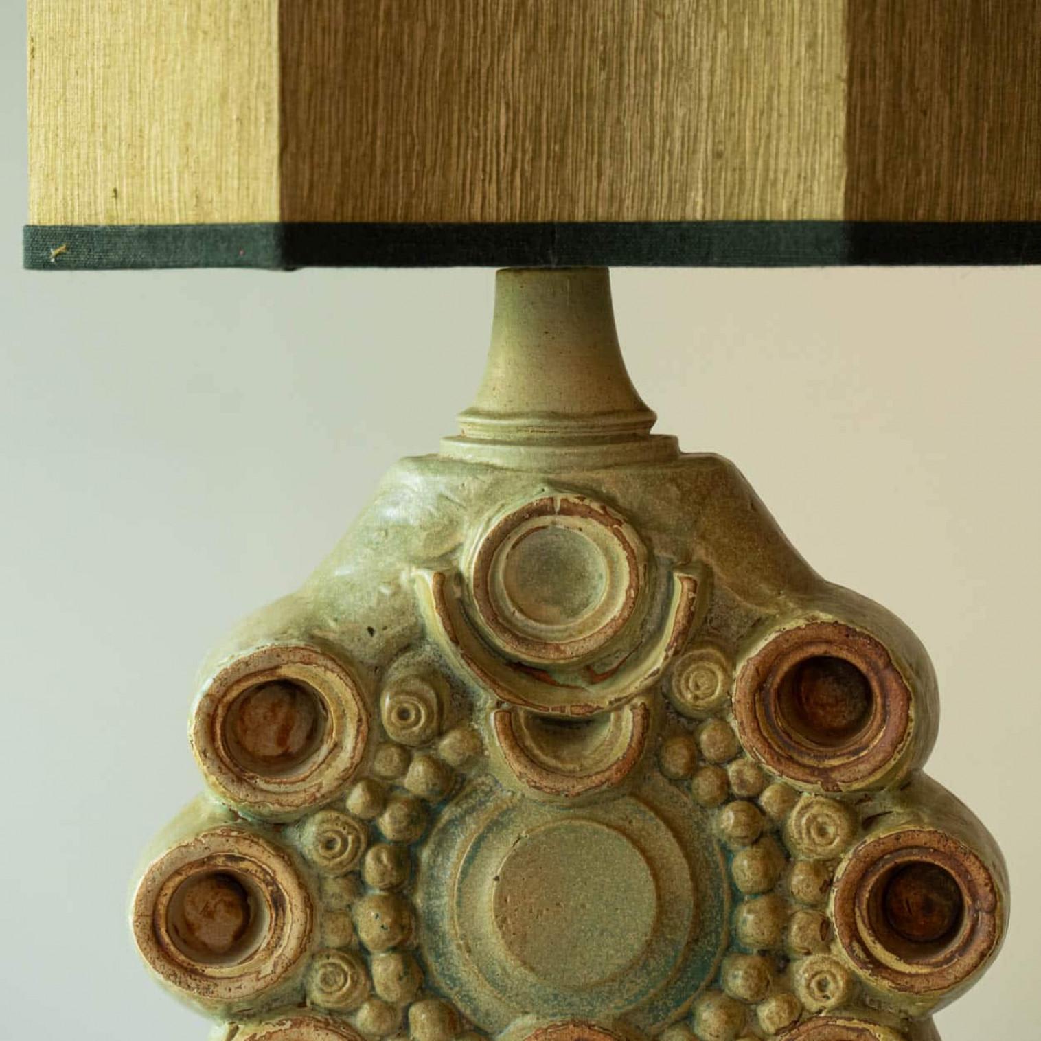 Keramische Tischlampe von B. Rooke, New Moss Grüner Seidenlampenschirm von R. Houben, 1970 im Zustand „Gut“ im Angebot in Rijssen, NL