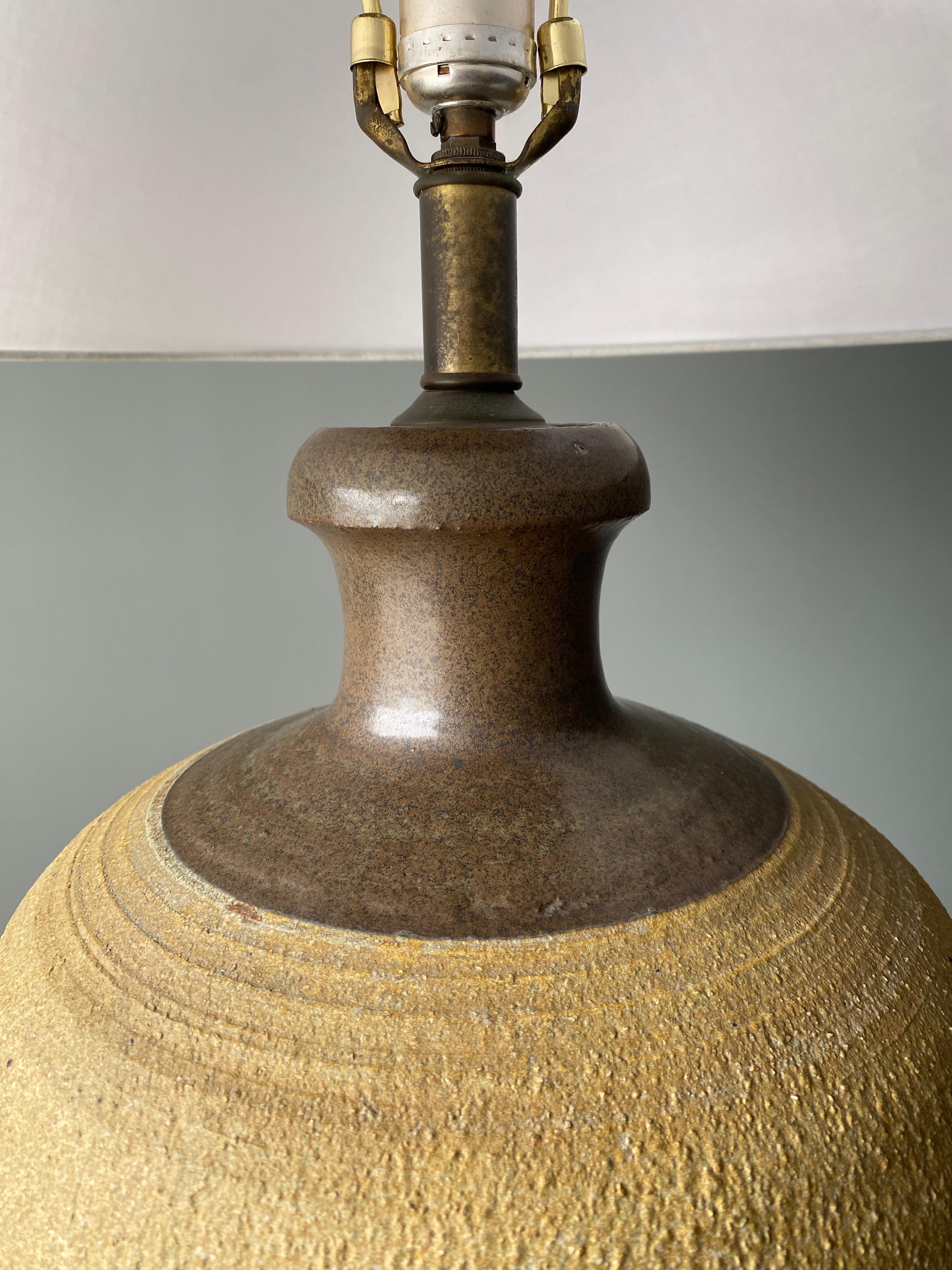 Ceramic Table Lamp by Bob Kinzie, 1970s In Good Condition In San Juan Capistrano, CA