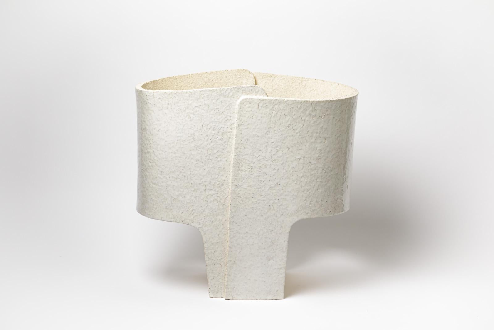 « Nocta_03 » table lamp in white glazed stoneware by Denis Castaing.
Sold with a new European electrical system.
2020.