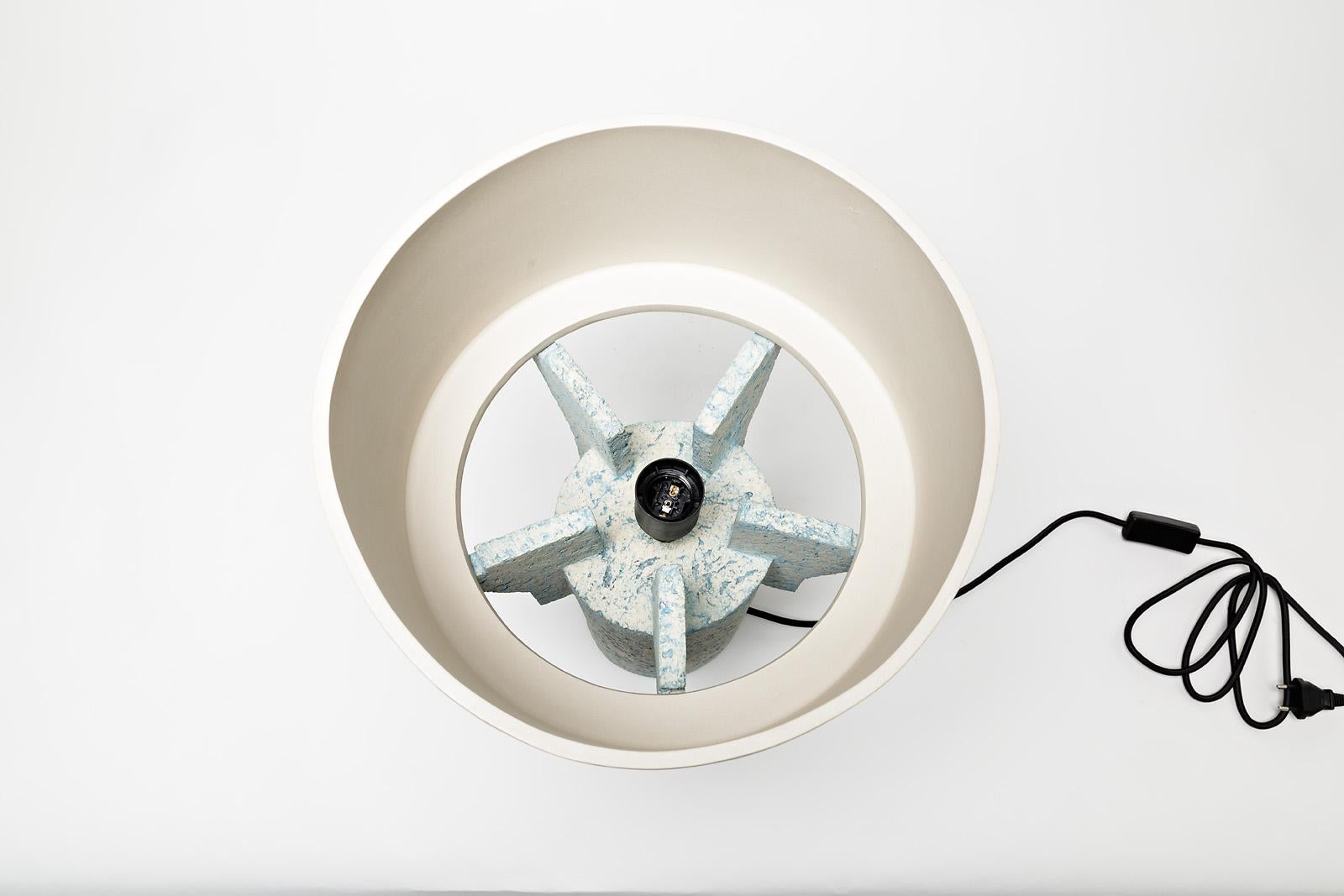 Keramik-Tischlampe von Denis Castaing mit weißer Glasurdekoration, 2019 im Zustand „Neu“ im Angebot in Saint-Ouen, FR