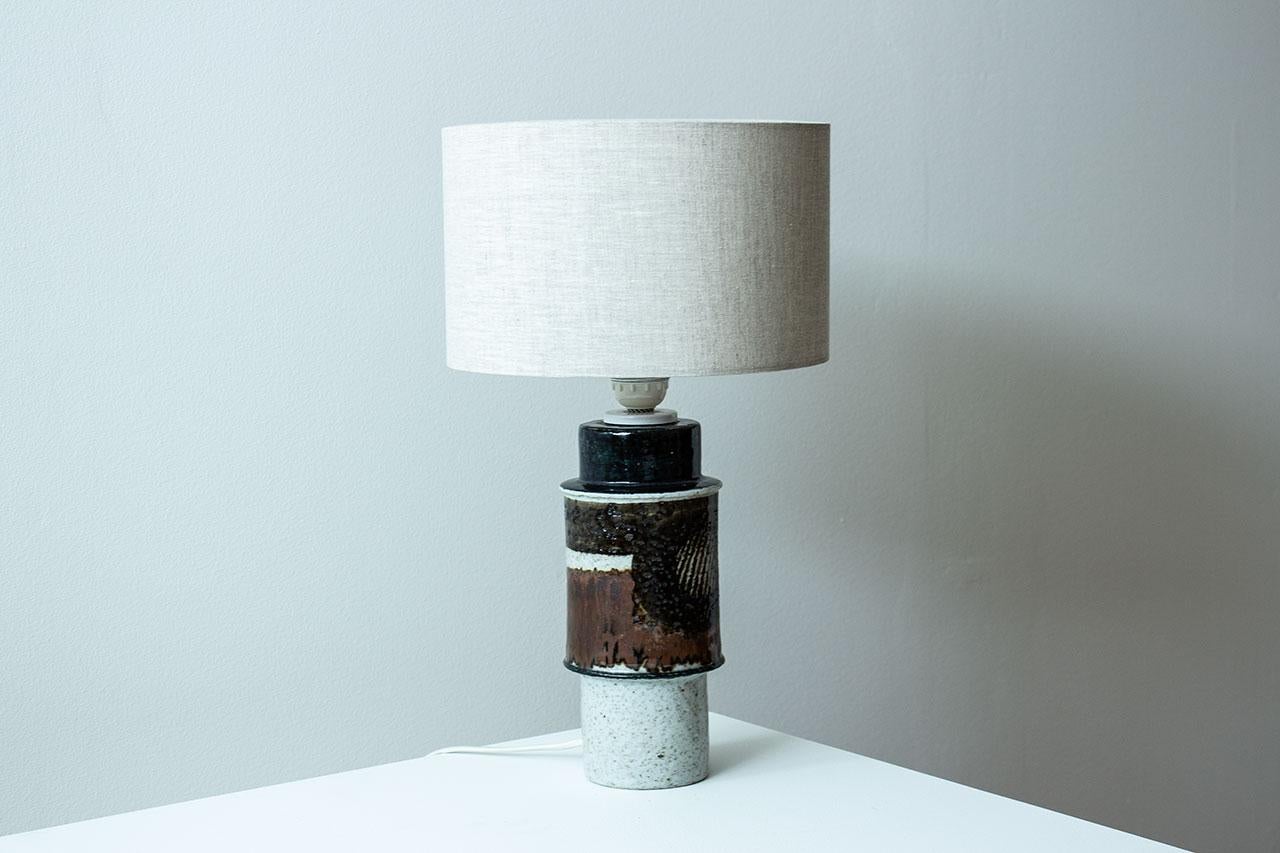 Beautiful ceramic table lamp designed by Inger Persson, manufactured by
Rörtsrand in Sweden during the late 1960s. Made from chamotte stoneware
glazed in grey with a pattern in brown, blue and black.
Signed on the bottom. Electricity in working