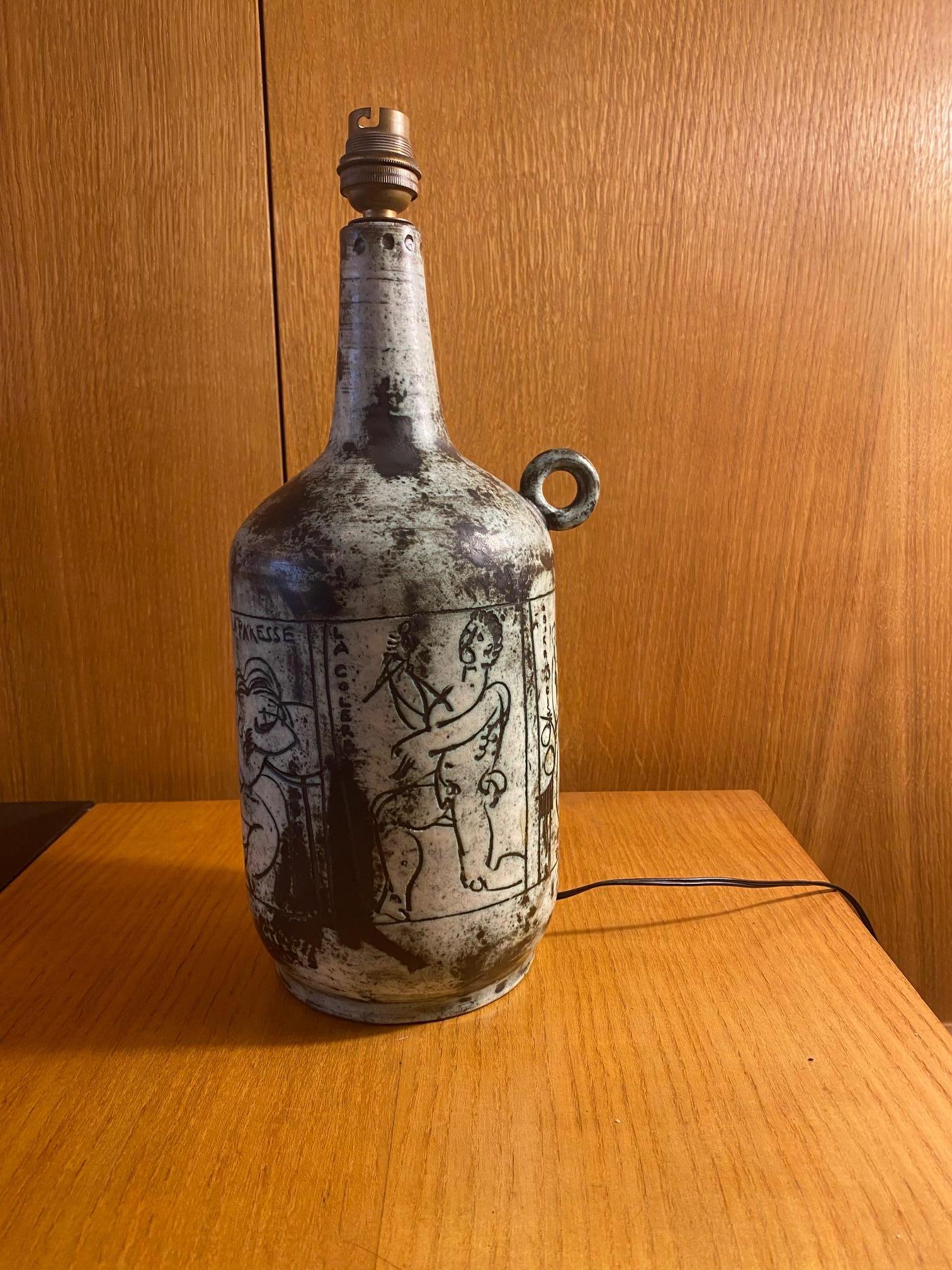 Lámpara de sobremesa de cerámica de Jacques Blin, Francia, años 60
Con una decoración de los cinco pecados capitales. Decoración de Jean Rustin
